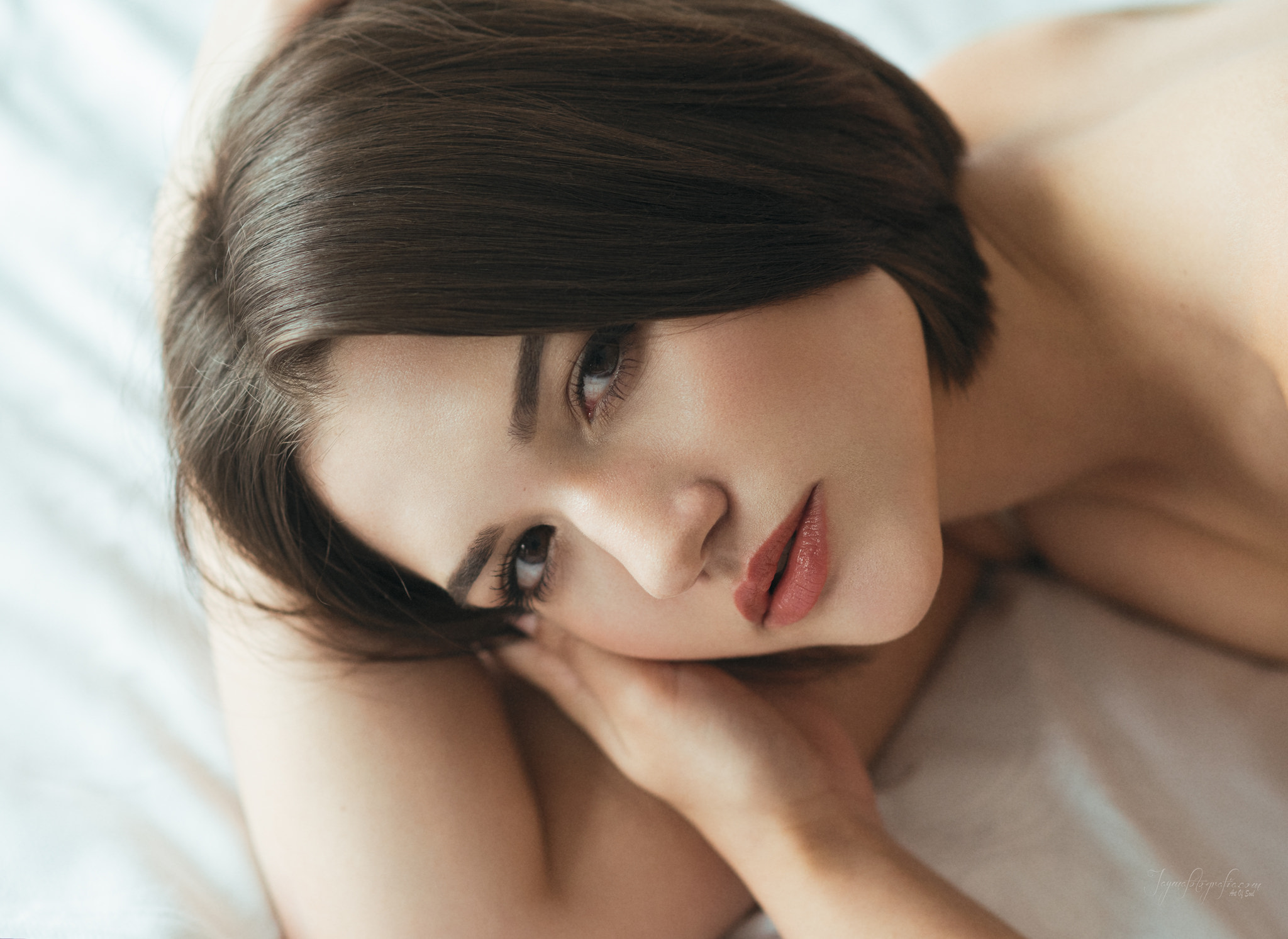 Portrait of Isabel Carmonavi with short hair HD Wallpaper