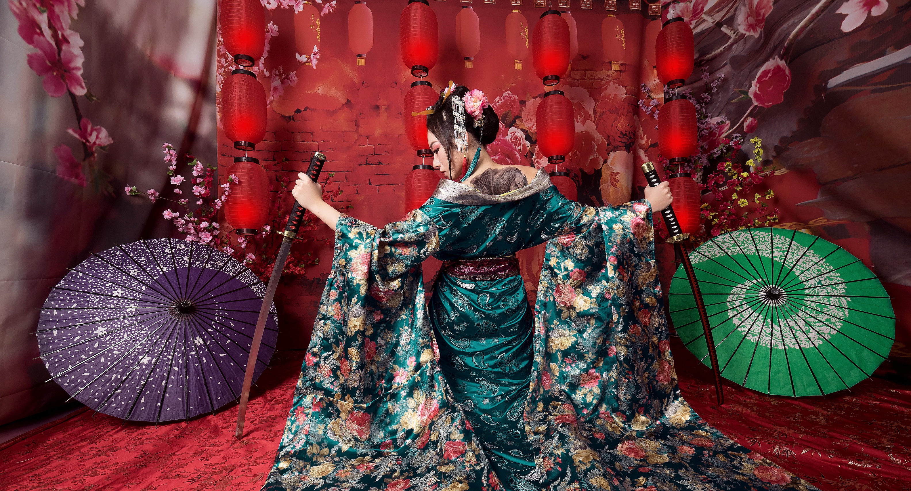 Woman in kimono holding katanas with umbrellas HD Wallpaper