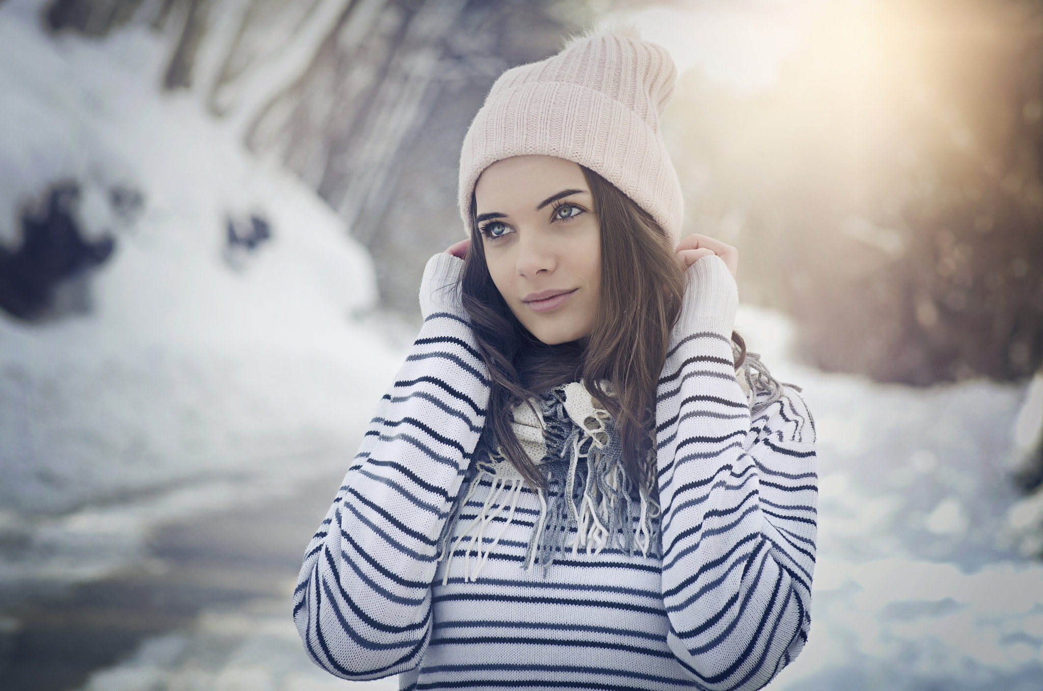 Woman in winter hat and sweater outdoors HD Wallpaper