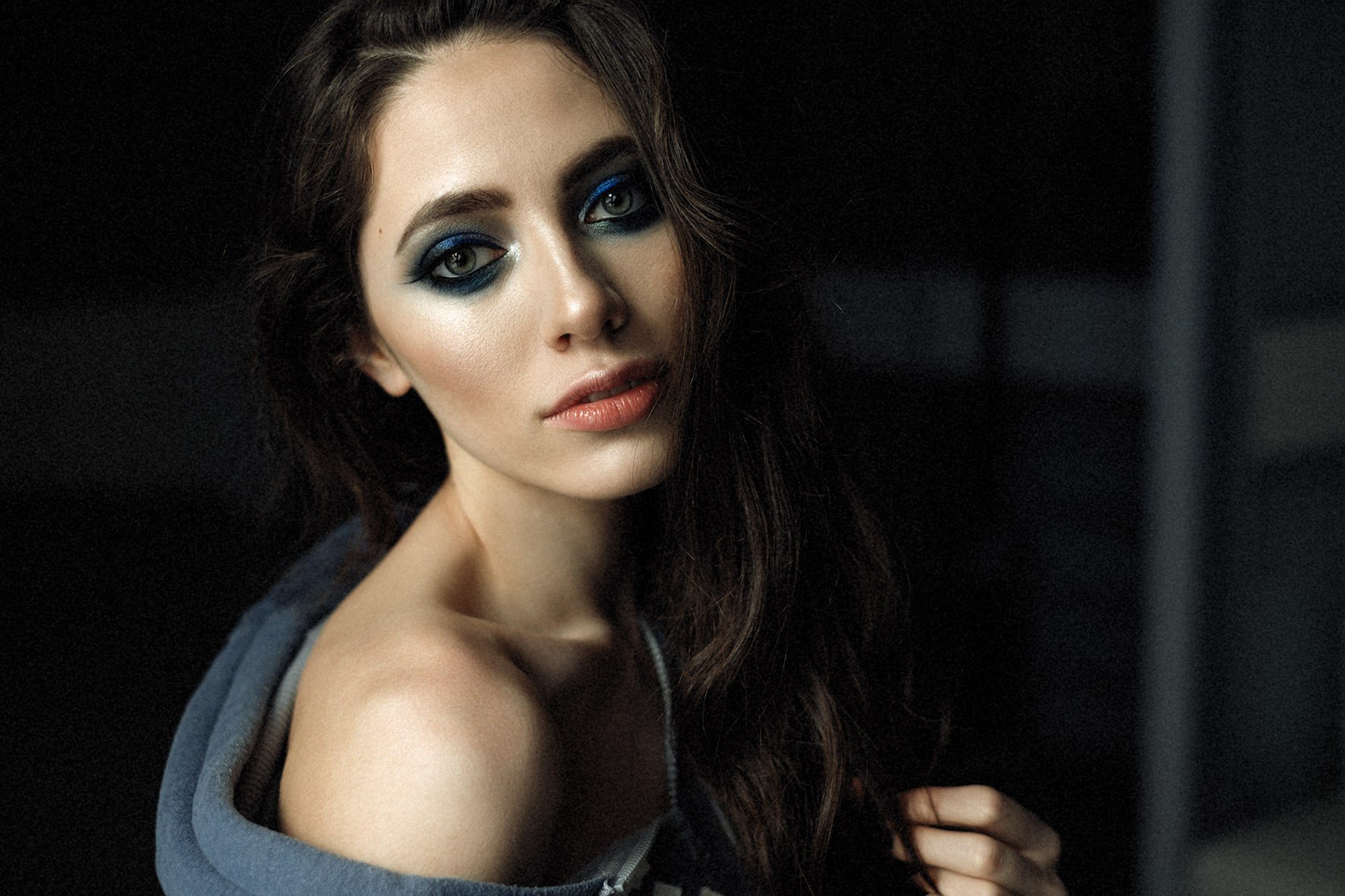 Woman with blue eye makeup by Vladimir Serkov HD Wallpaper