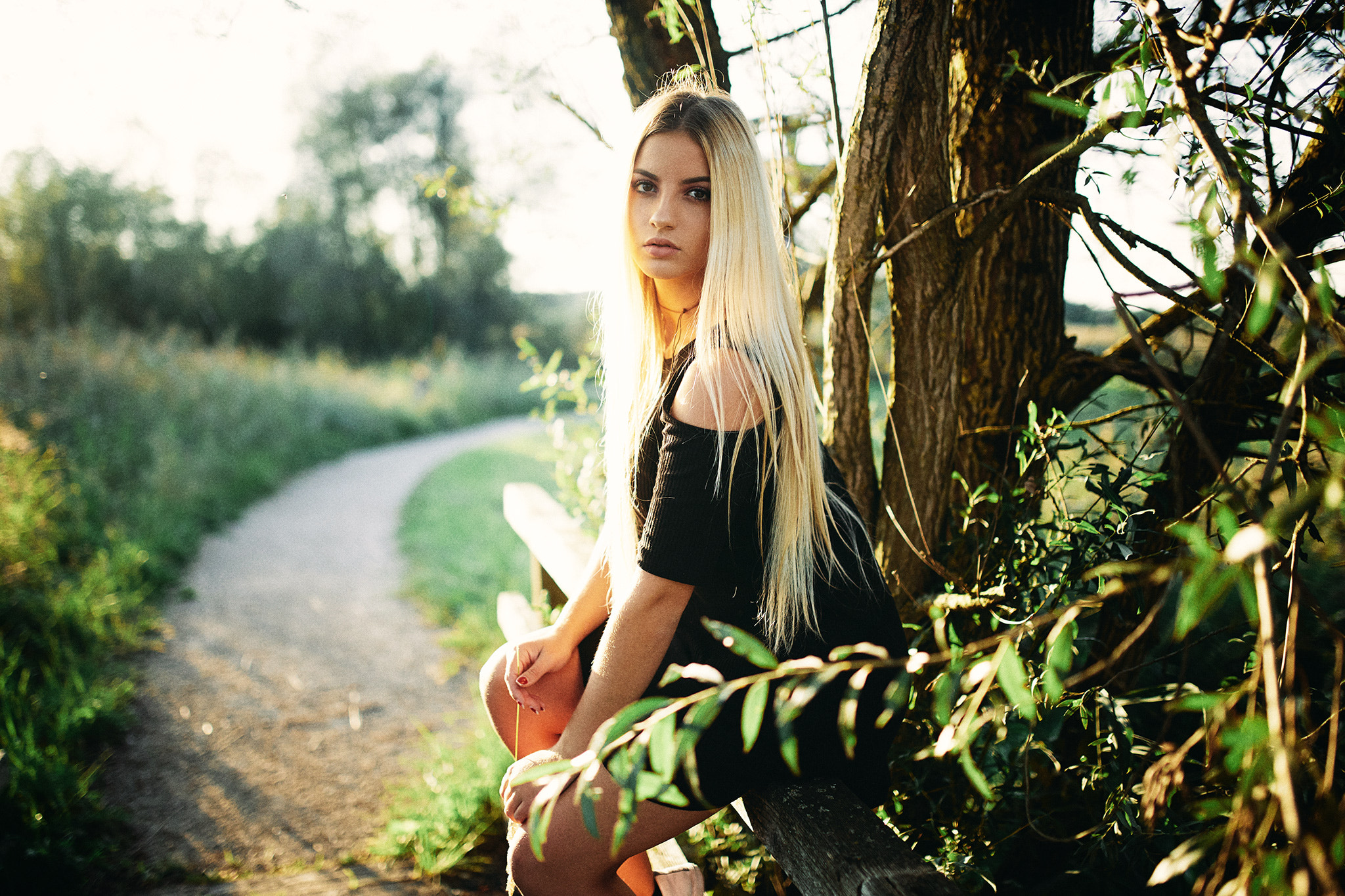 Woman with long blonde hair sitting outdoors HD Wallpaper