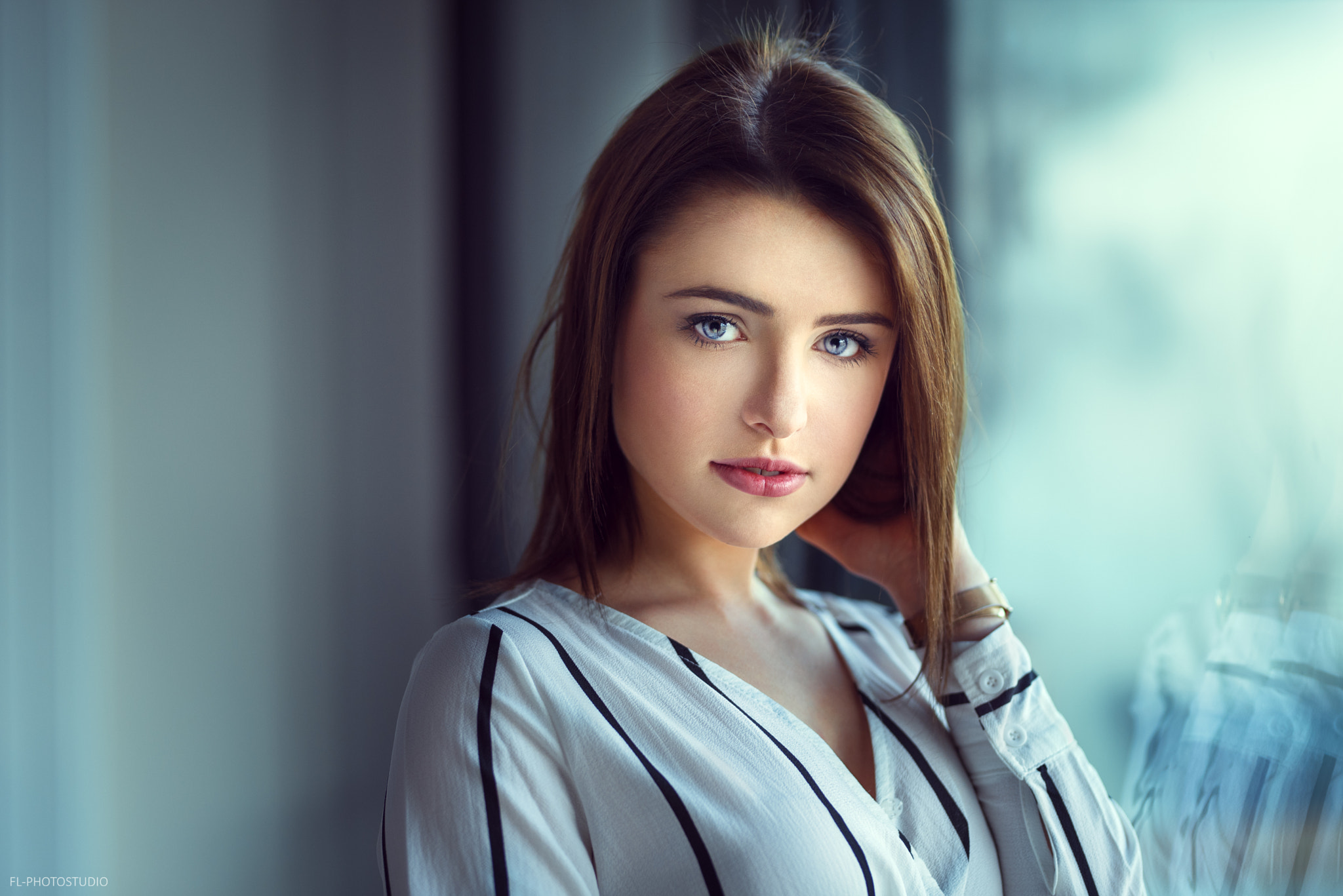 Woman with blue eyes looking at viewer HD Wallpaper