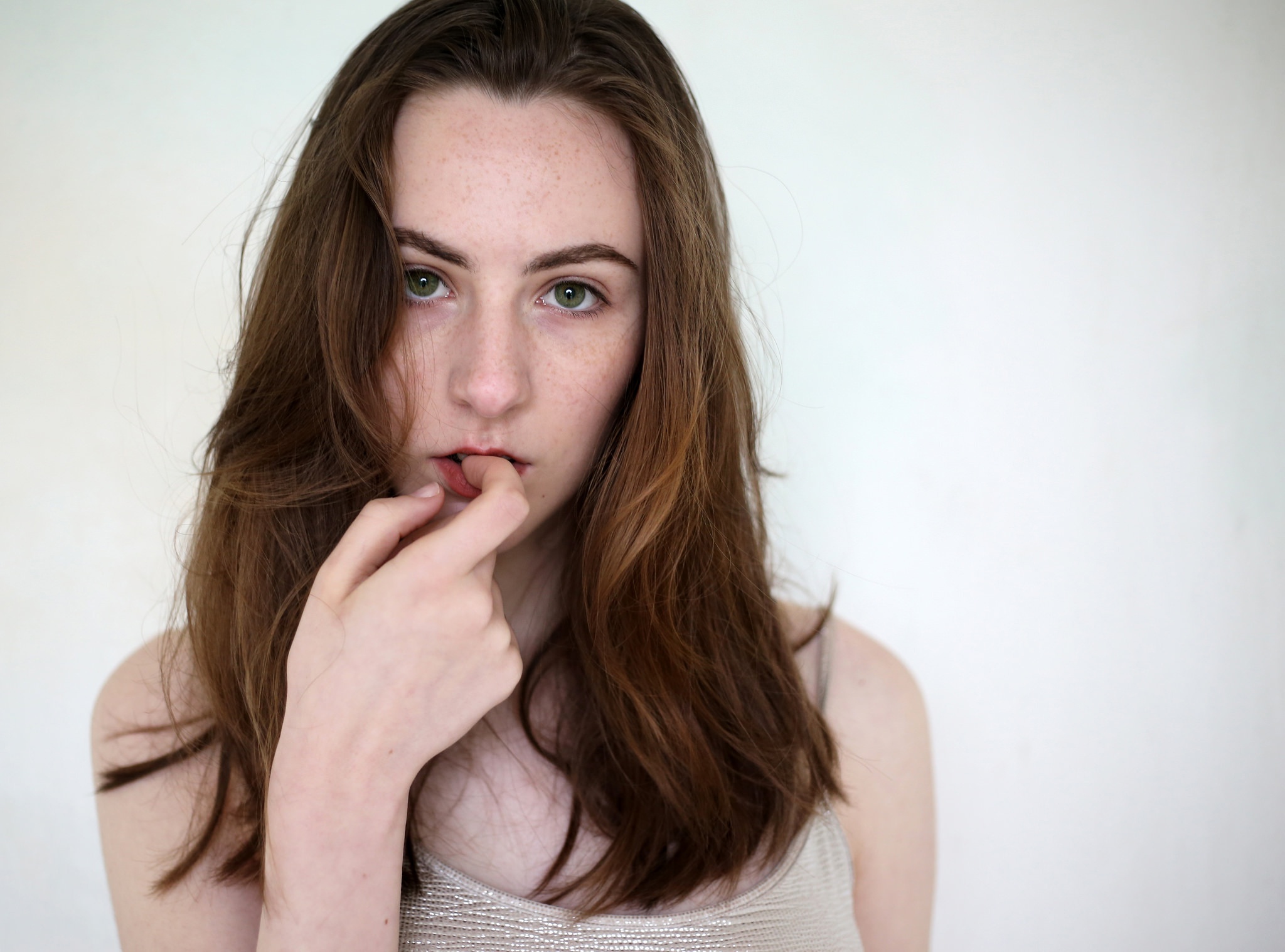 Woman with long brown hair and green eyes HD Wallpaper
