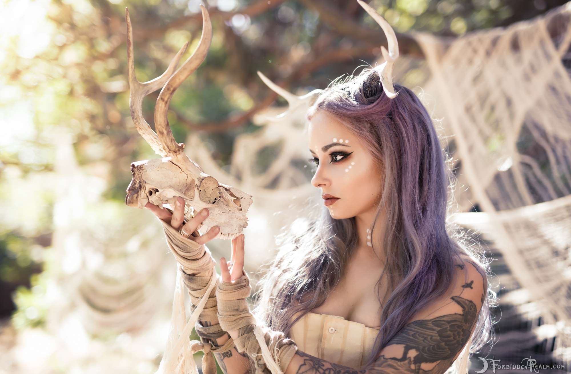 Genevieve from Forbidden Realm holding a deer skull HD Wallpaper