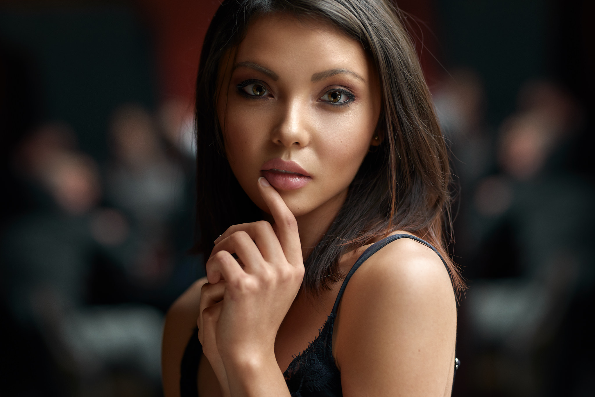 Woman with finger on lips HD Wallpaper