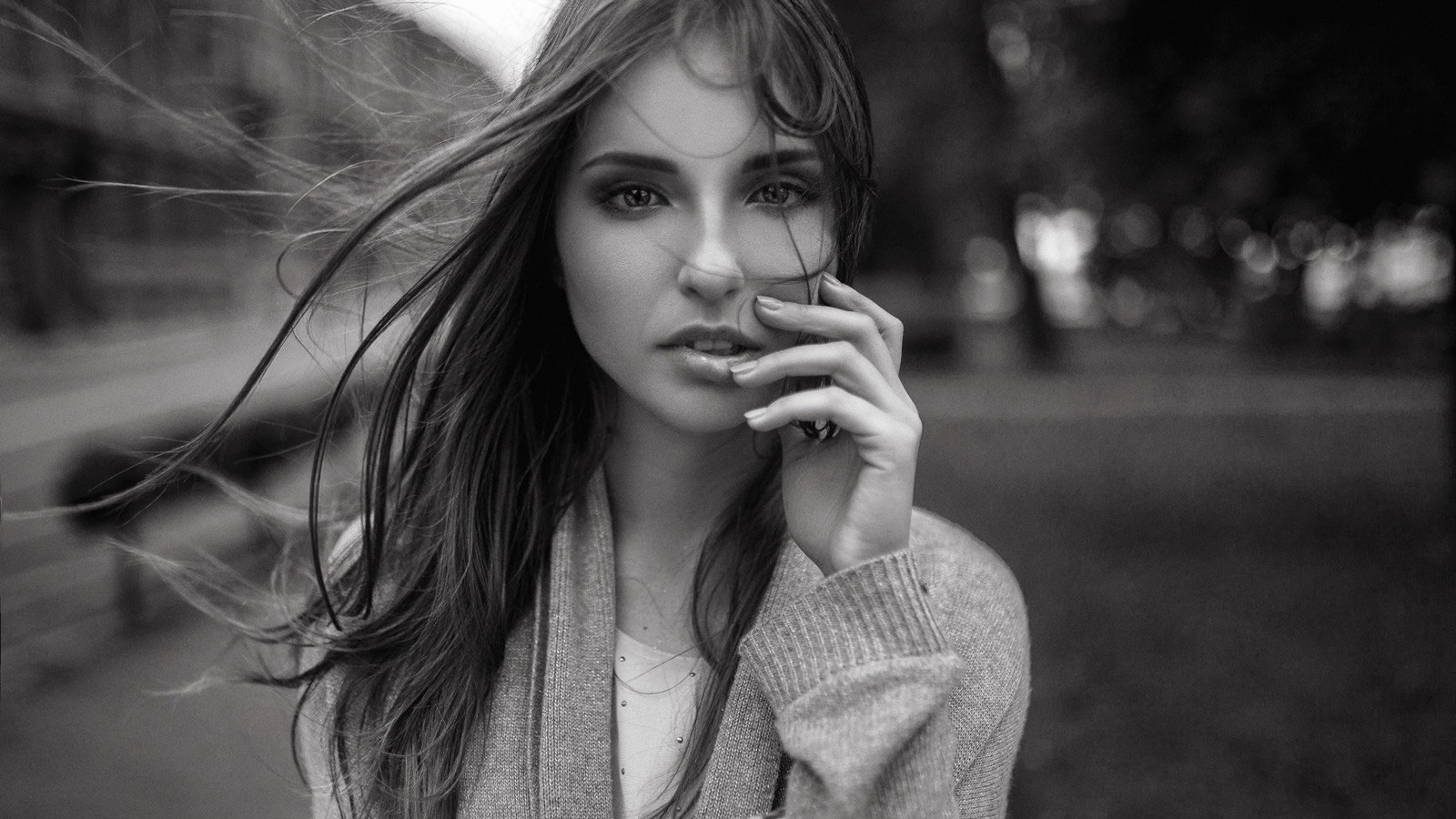 Monochrome portrait of a woman outdoors HD Wallpaper