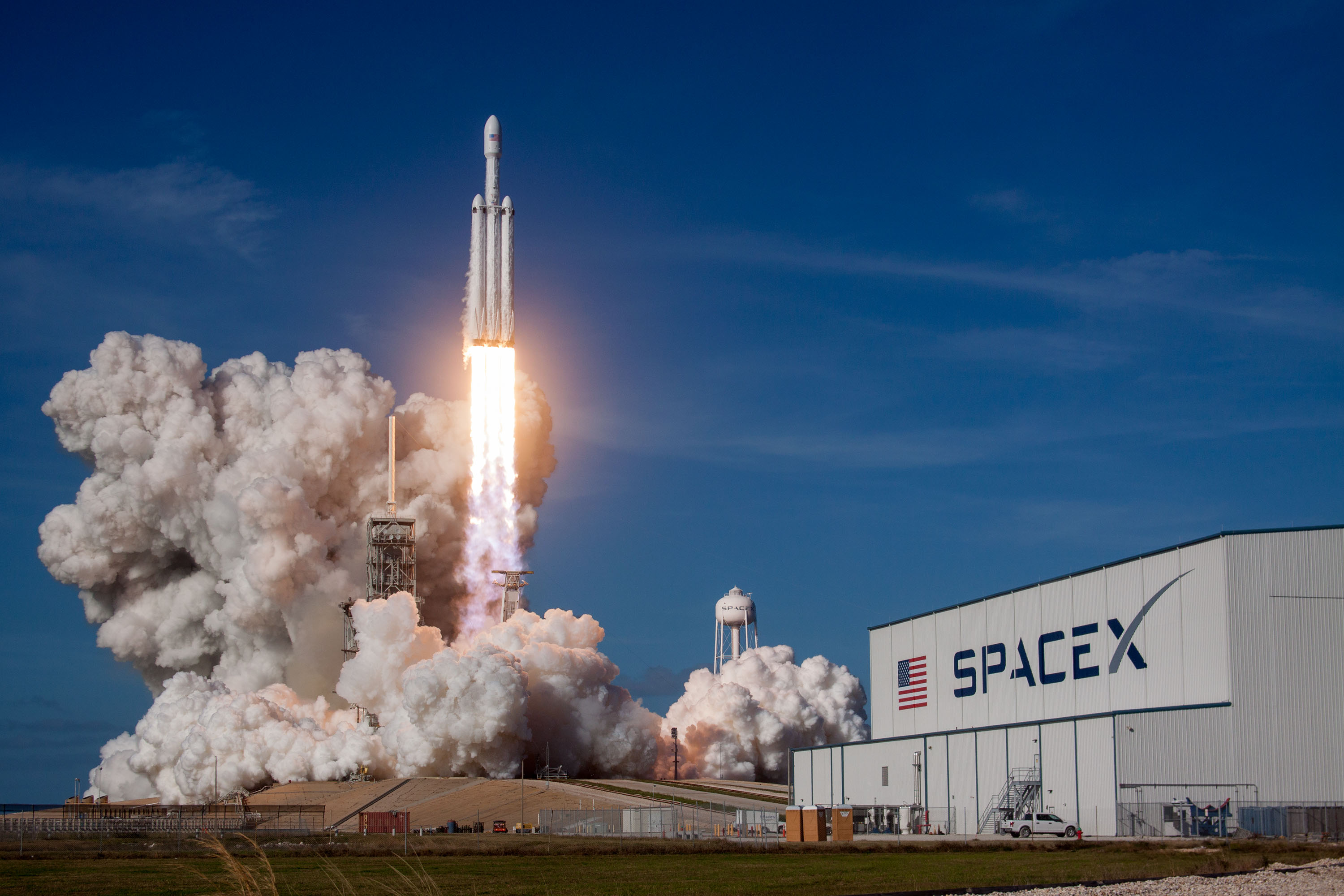 SpaceX Falcon Heavy Rocket Launch with SpaceX Building HD Wallpaper