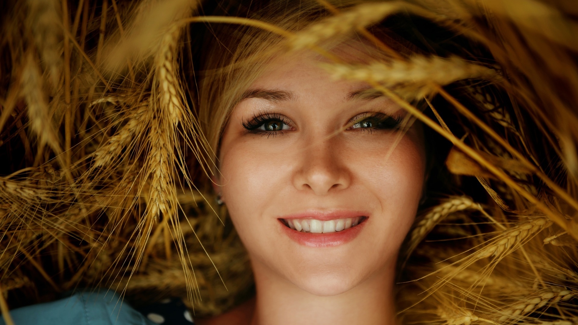 Woman lying in wheat field smiling HD Wallpaper