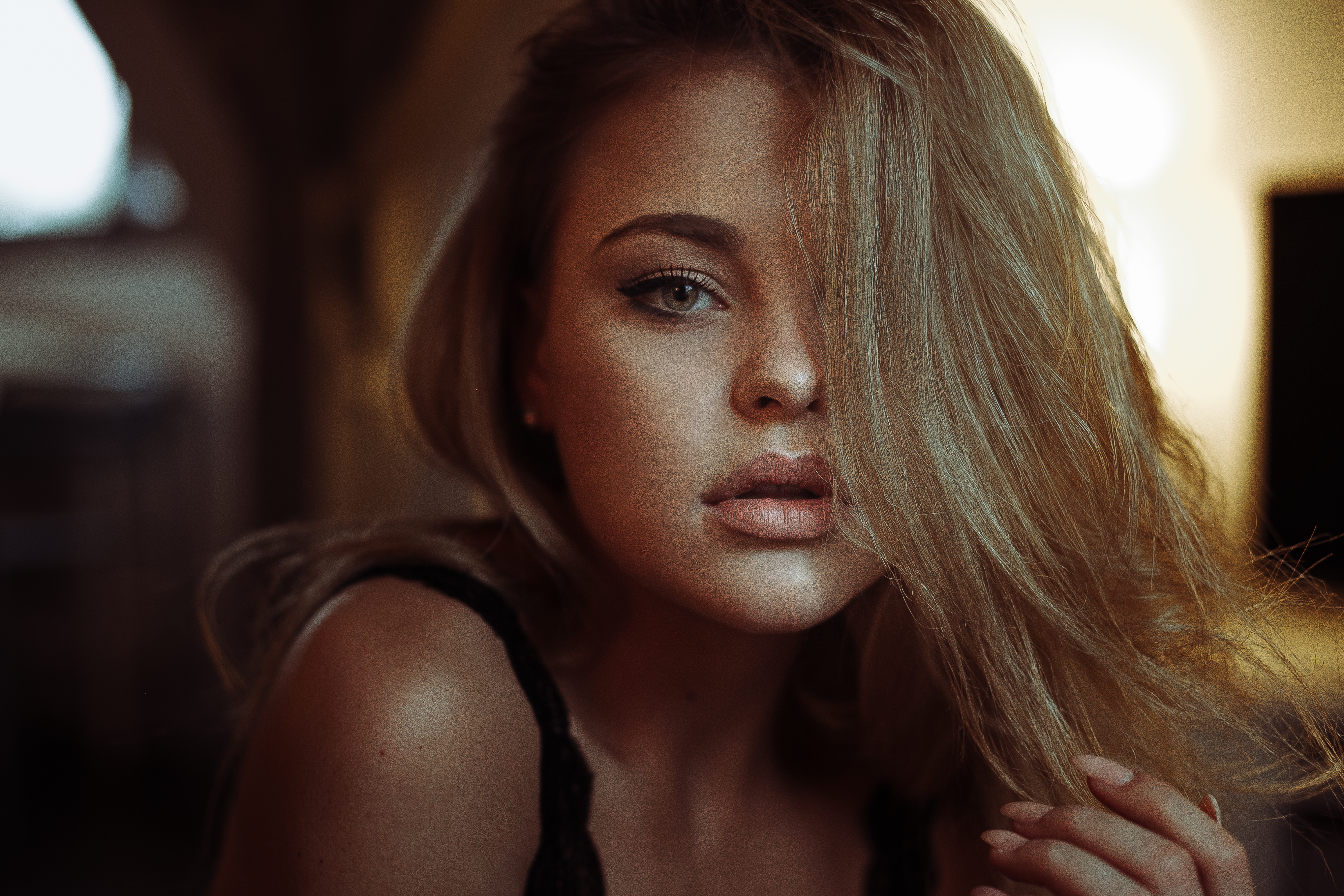 Woman with blonde hair covering her face HD Wallpaper