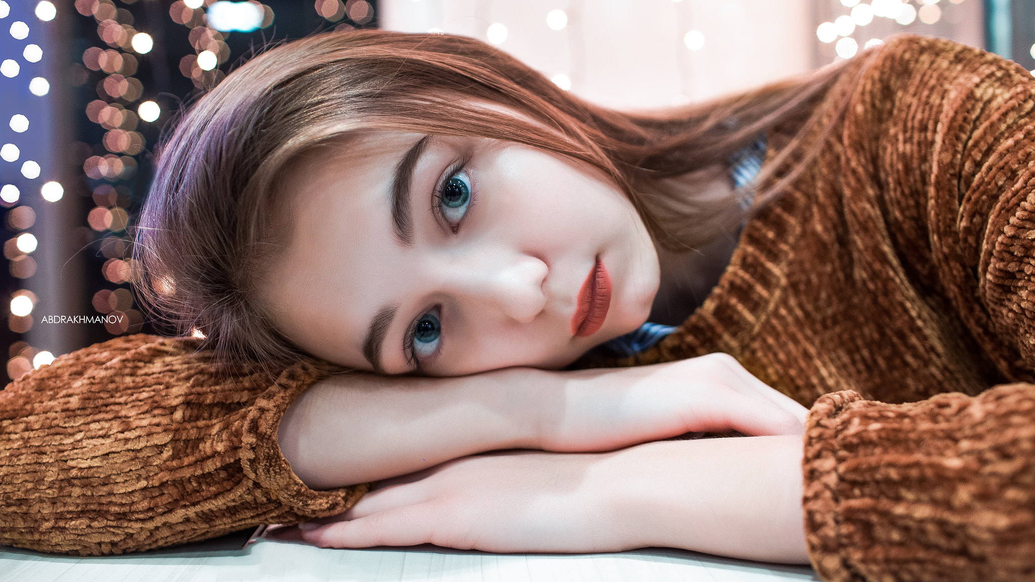 Portrait of a young woman with blue eyes and red lipstick HD Wallpaper