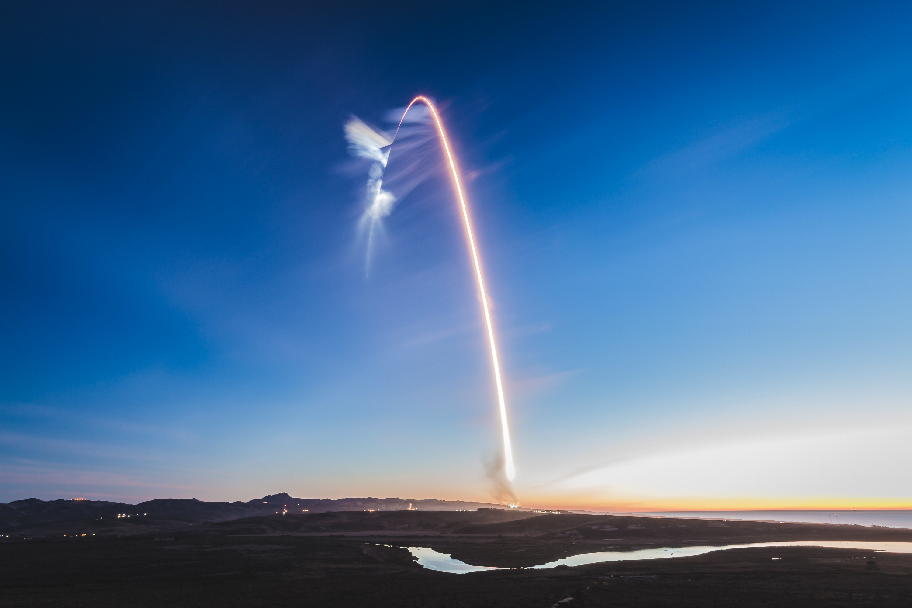 SpaceX rocket launch at dusk HD Wallpaper