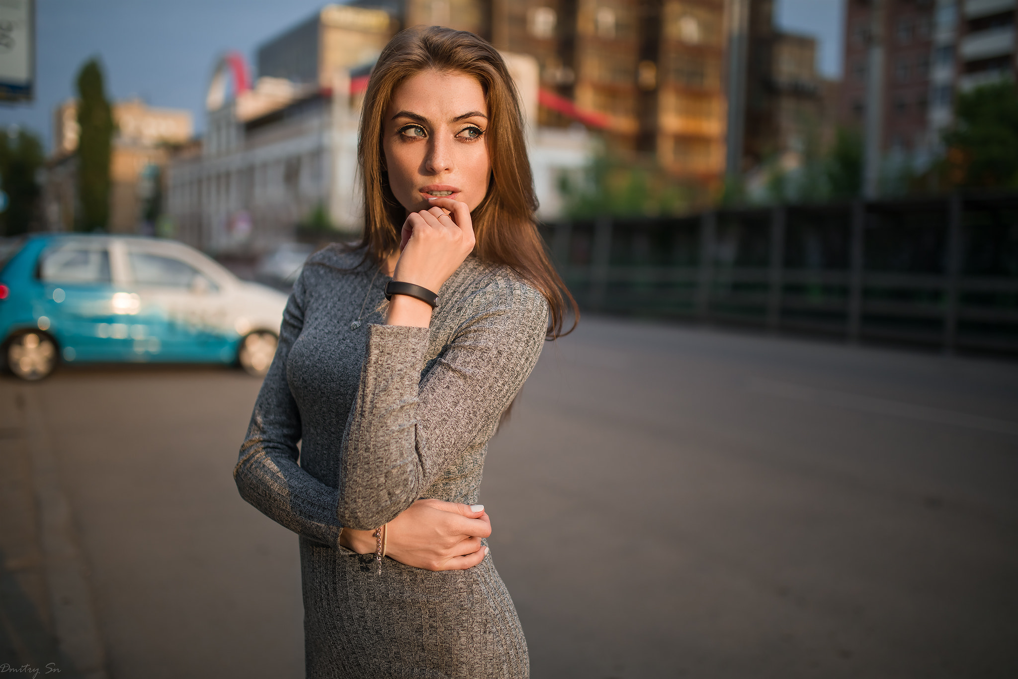 Woman in gray dress looking away outdoors HD Wallpaper