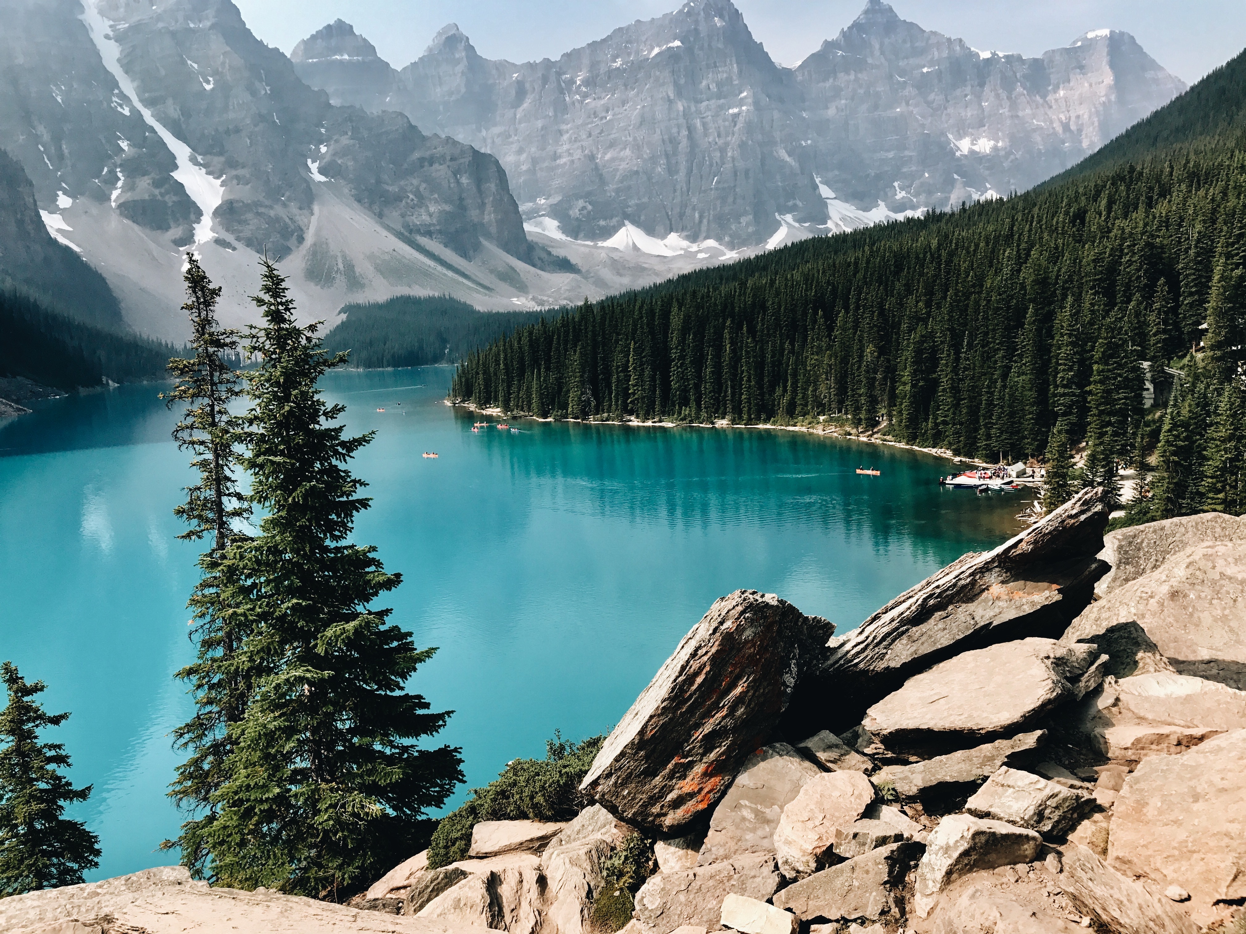 Turquoise lake with mountains and pine forest HD Wallpaper