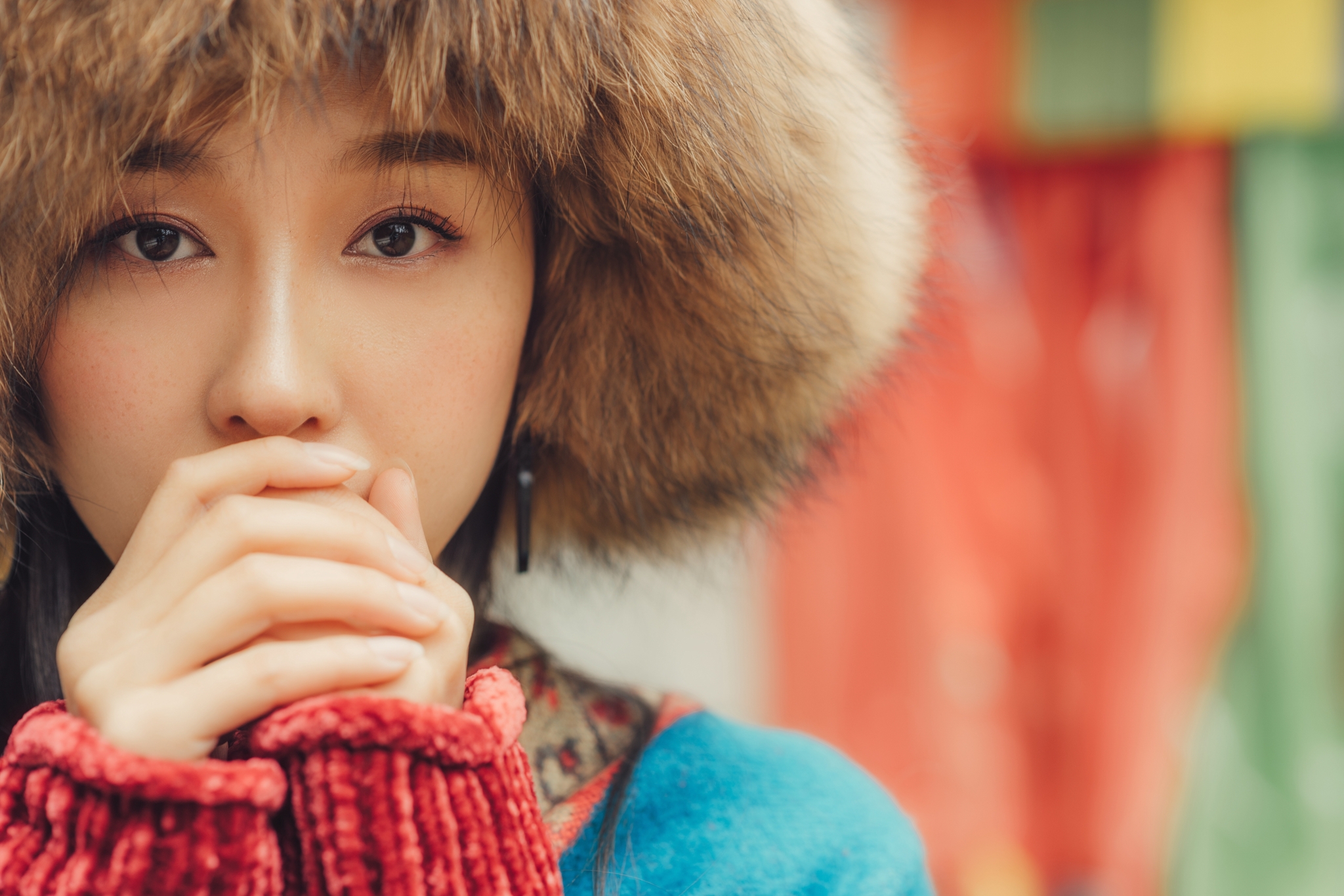 Woman wearing a fur hat and red sweater HD Wallpaper