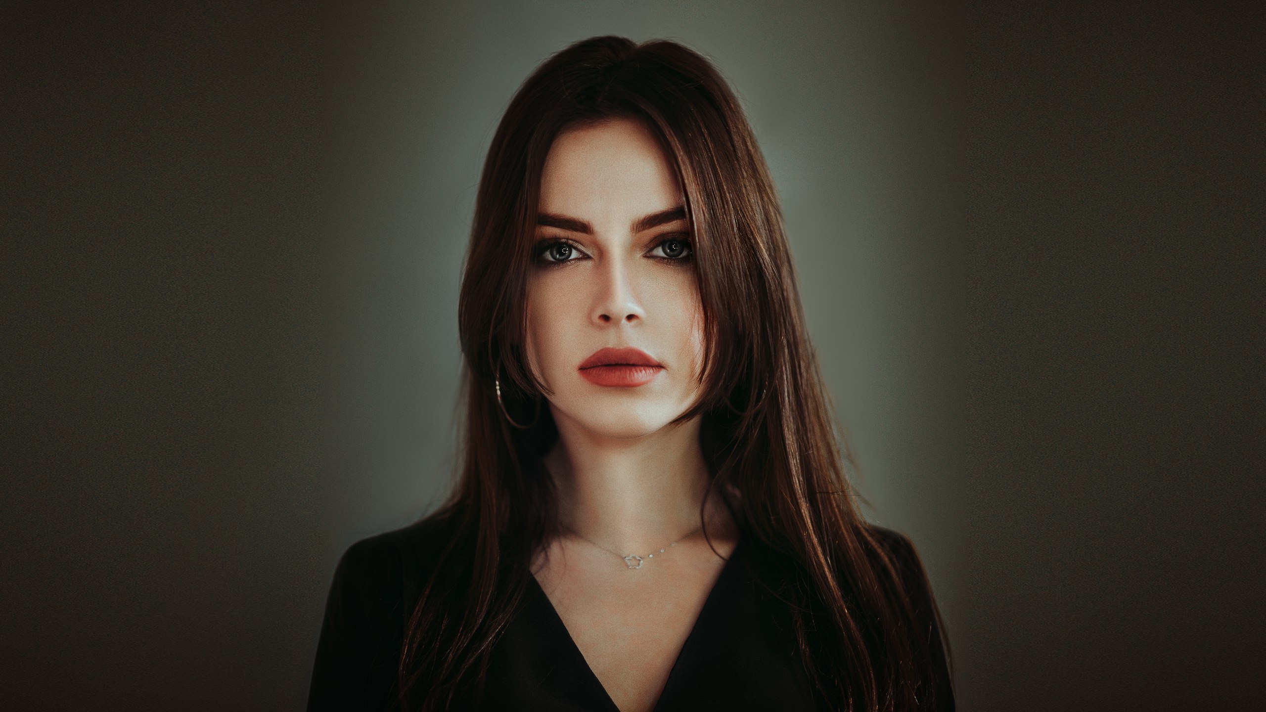 Woman with red lipstick and necklace HD Wallpaper