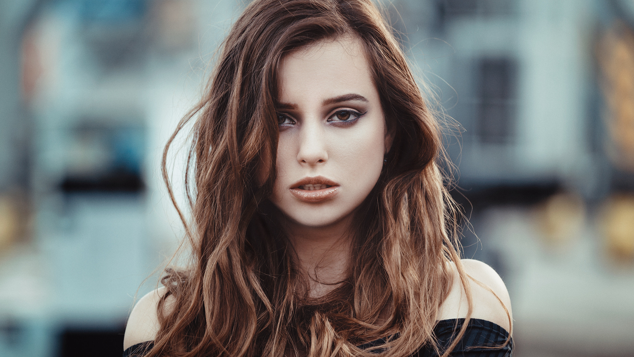 Woman with wavy brown hair and makeup HD Wallpaper