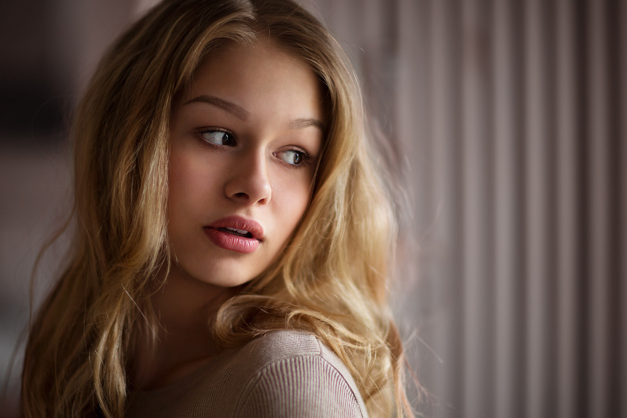Portrait of a young blonde woman with an open mouth HD Wallpaper