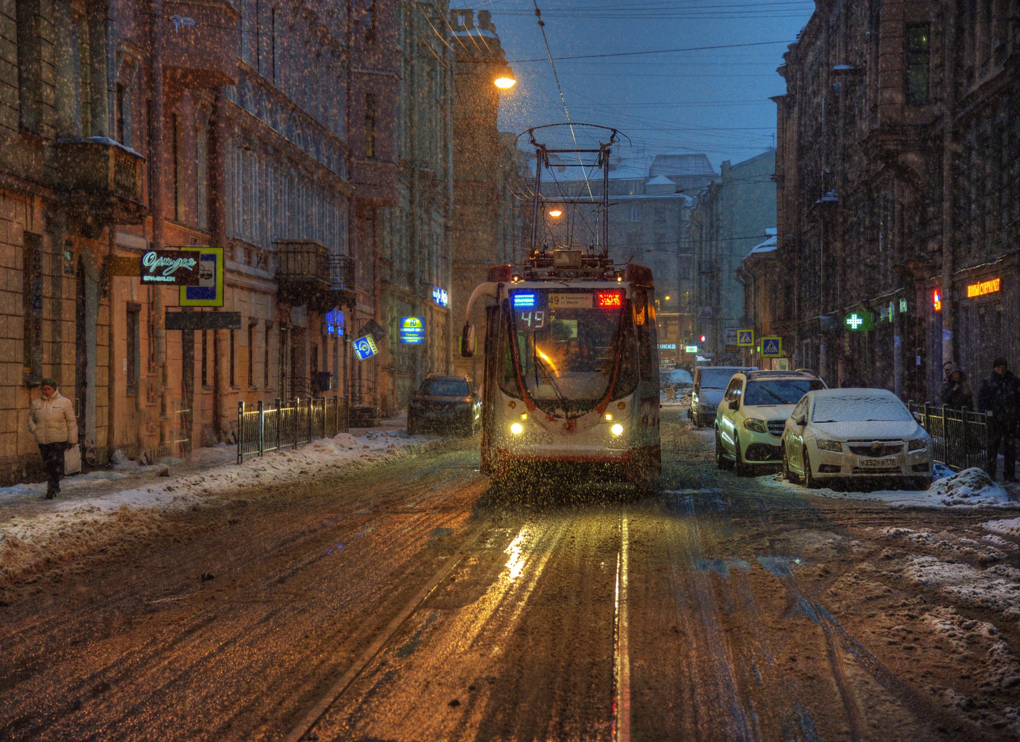 Tram in St. Petersburg during winter snowfall HD Wallpaper