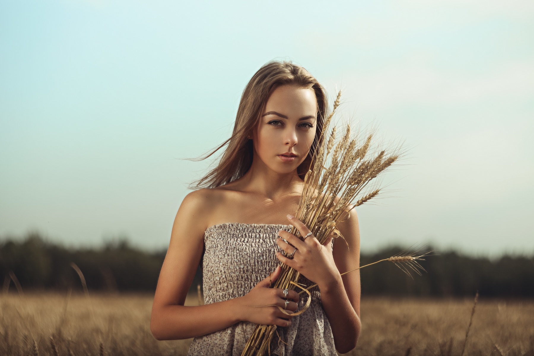 Woman holding wheat in a field HD Wallpaper