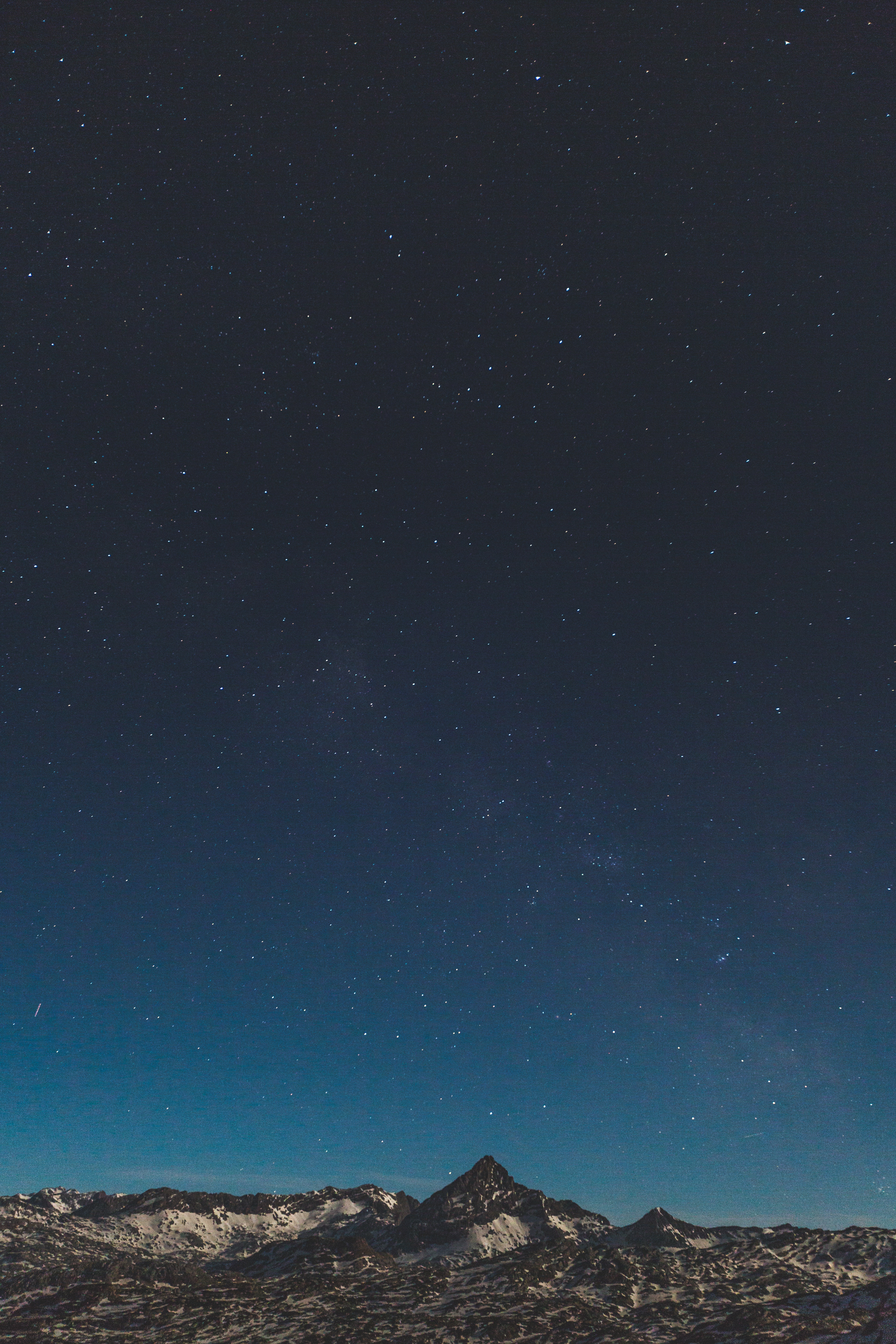 Starry night sky over snow-capped mountains HD Wallpaper
