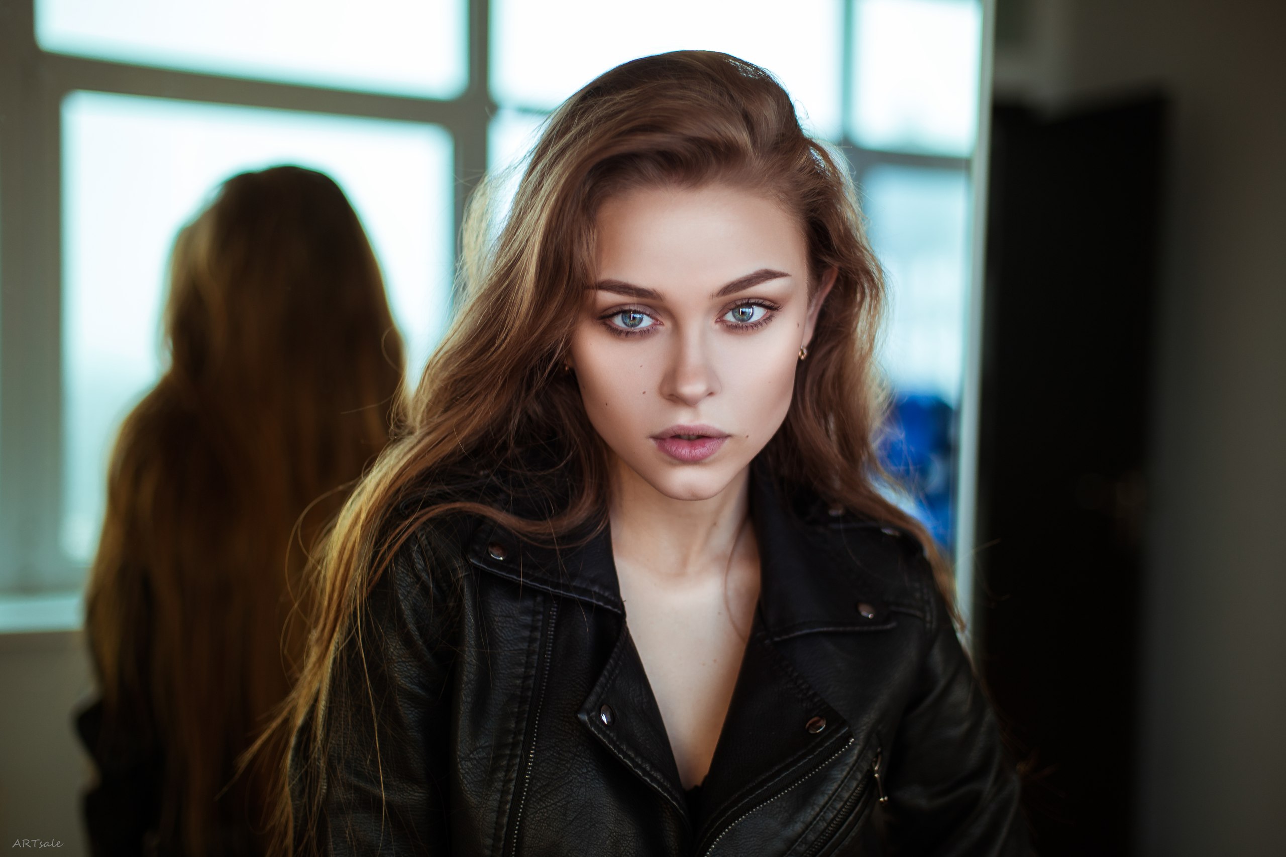 Woman in leather jacket reflected in mirror HD Wallpaper