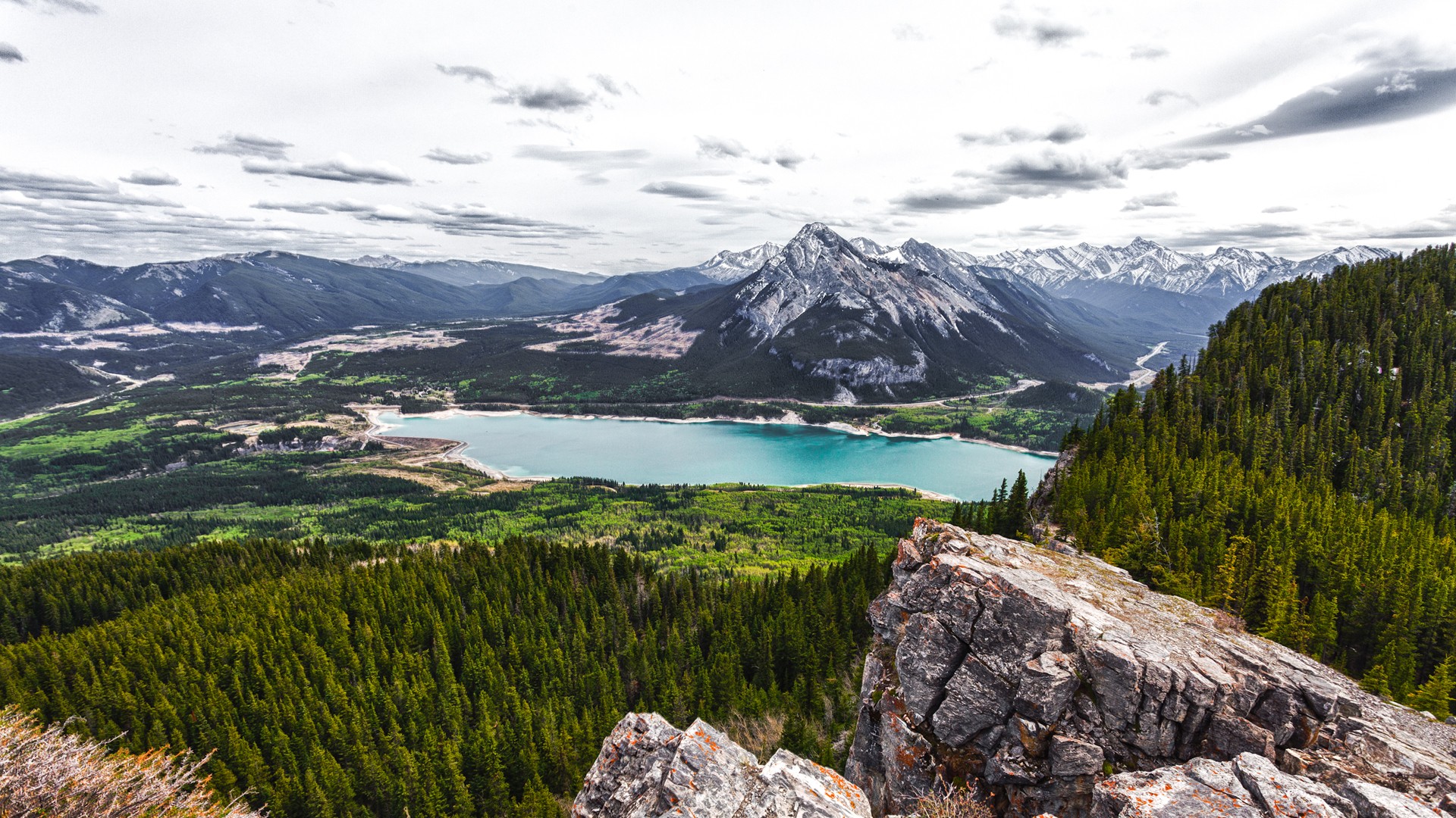 Barrier Lake and Mountains Landscape in Canada HD Wallpaper