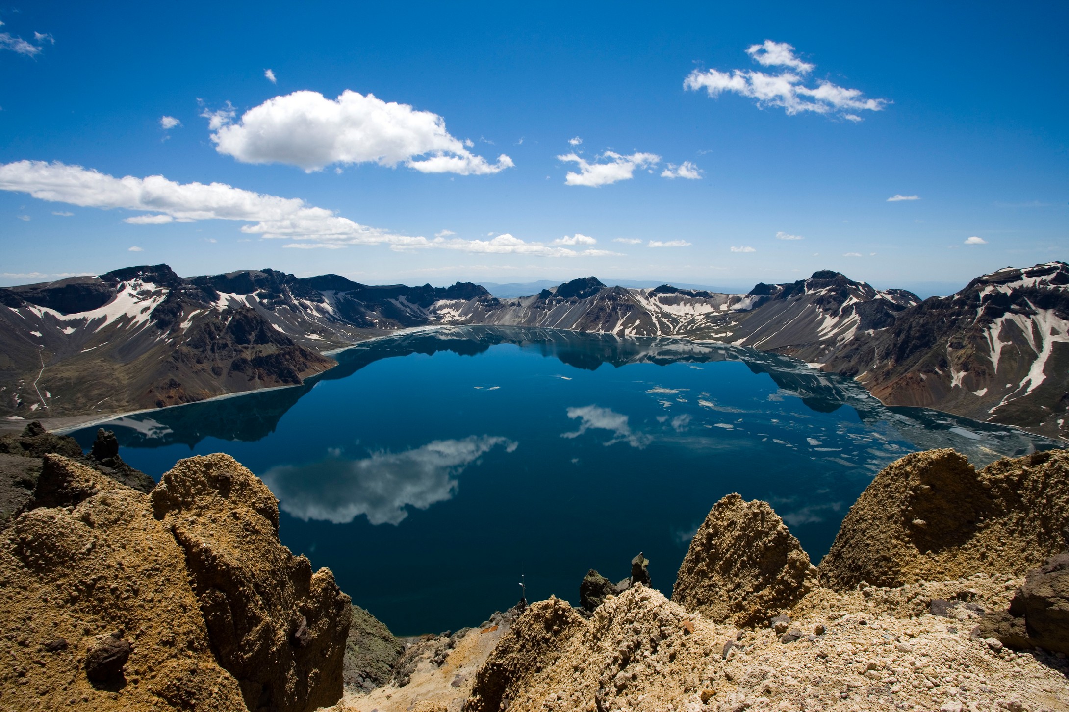 Heaven Lake in Changbai Mountains, China HD Wallpaper