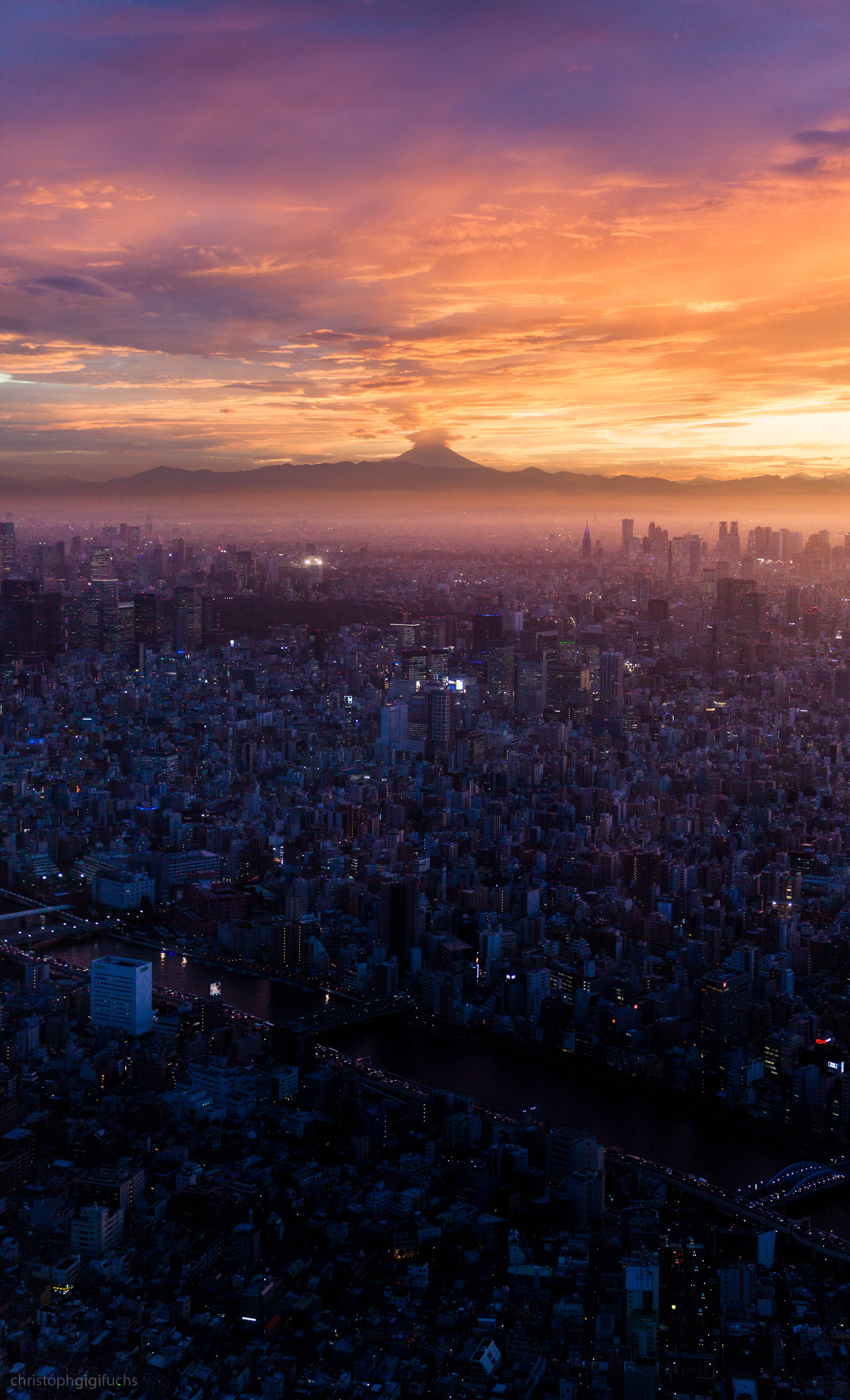 Tokyo cityscape at sunset with Mount Fuji on the horizon HD Wallpaper