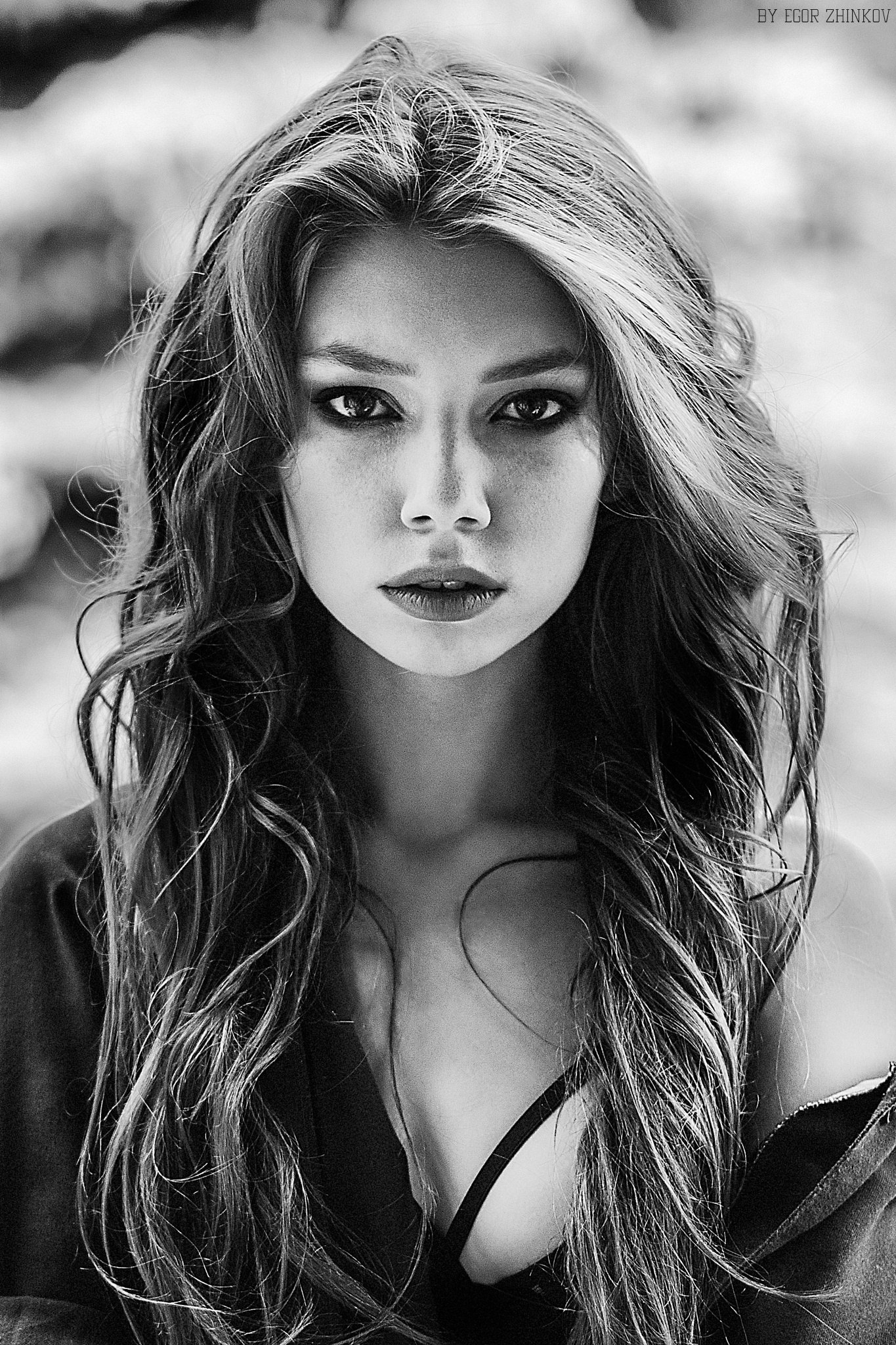 Monochrome portrait of a woman by Egor Zhinkov HD Wallpaper