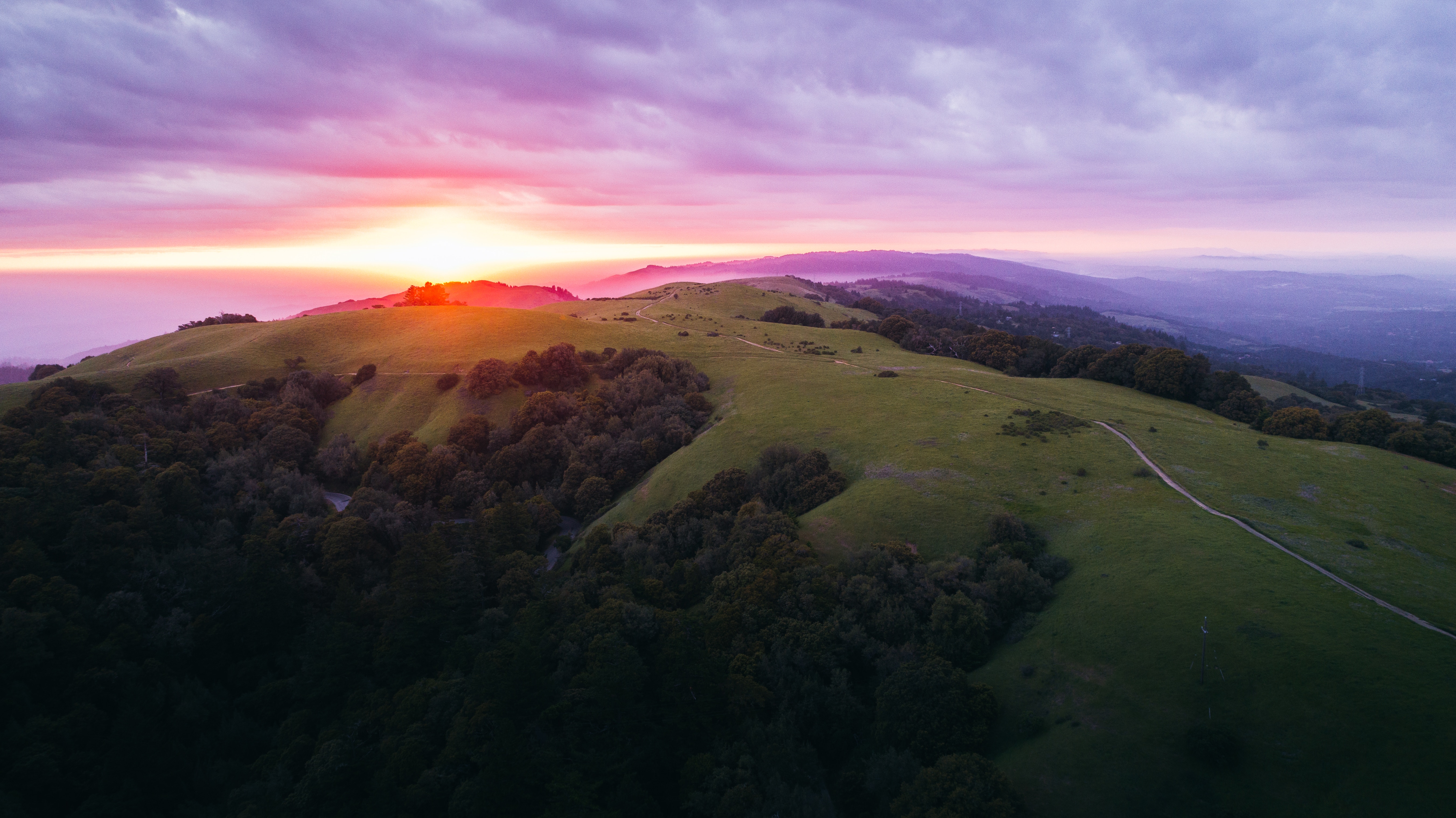 Sunset over rolling hills and forests near Redwood City HD Wallpaper
