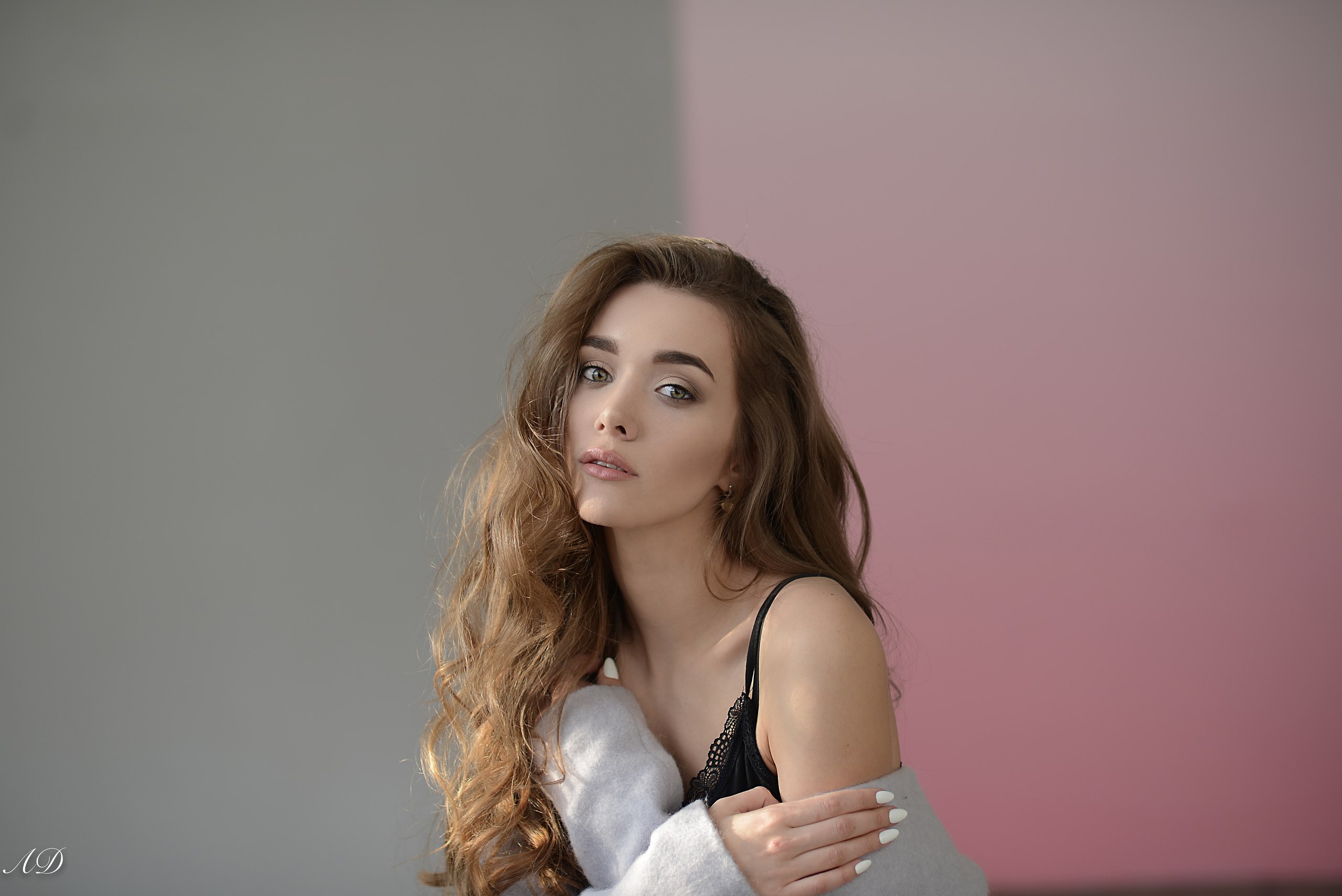 Woman with long wavy brunette hair and hazel eyes HD Wallpaper