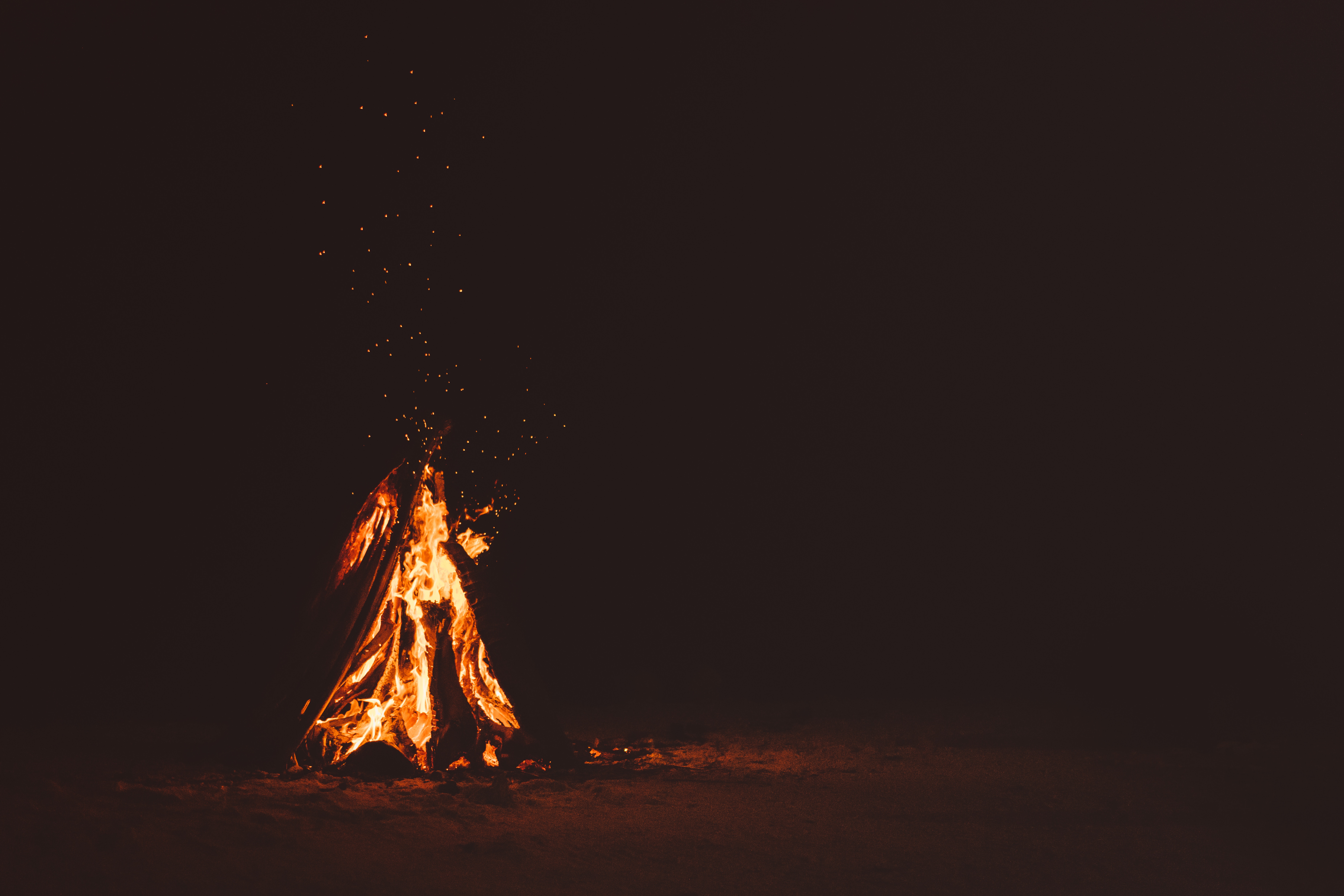 Campfire burning at night HD Wallpaper