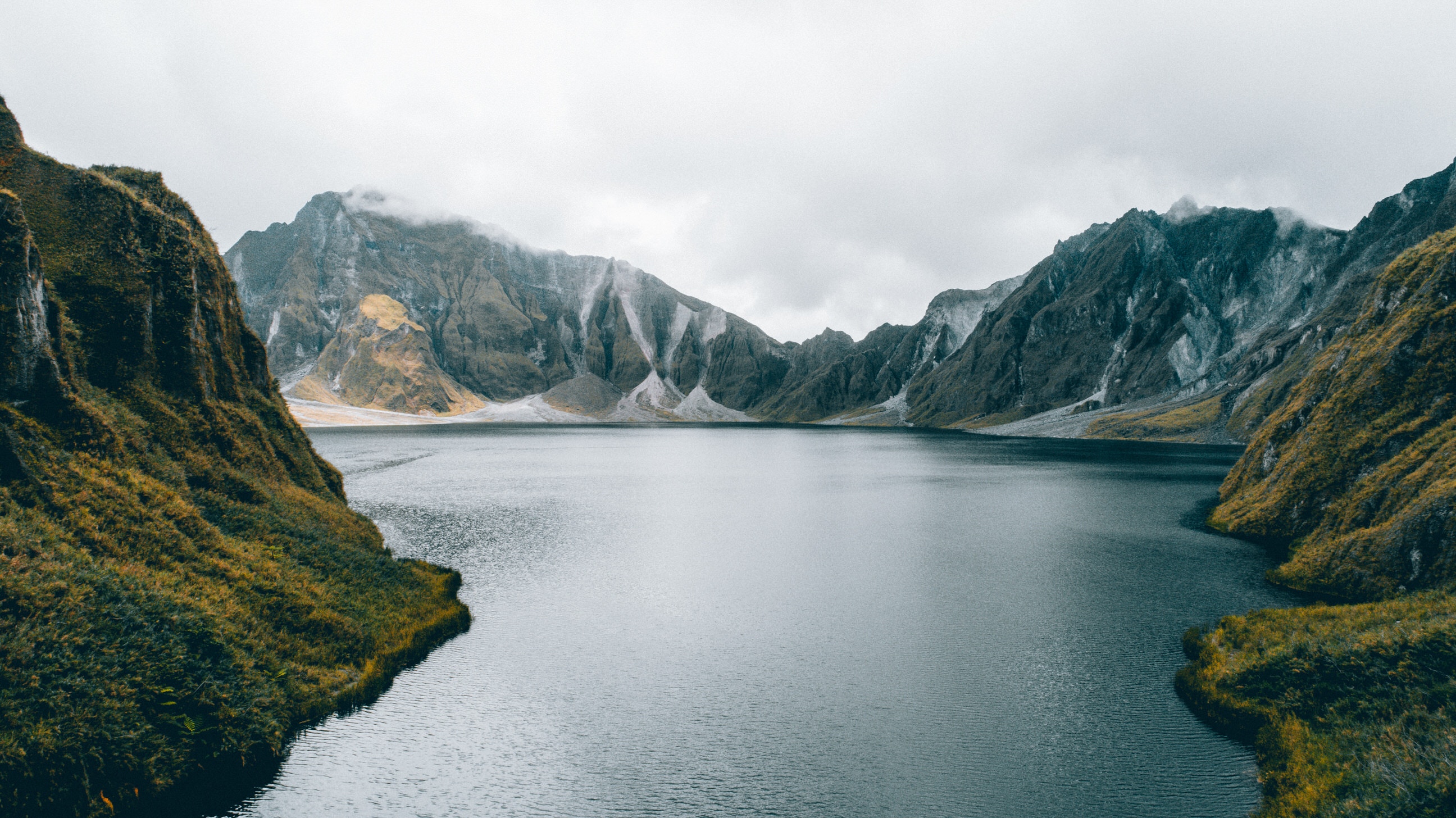 Lake Pinatubo crater lake in the Philippines HD Wallpaper