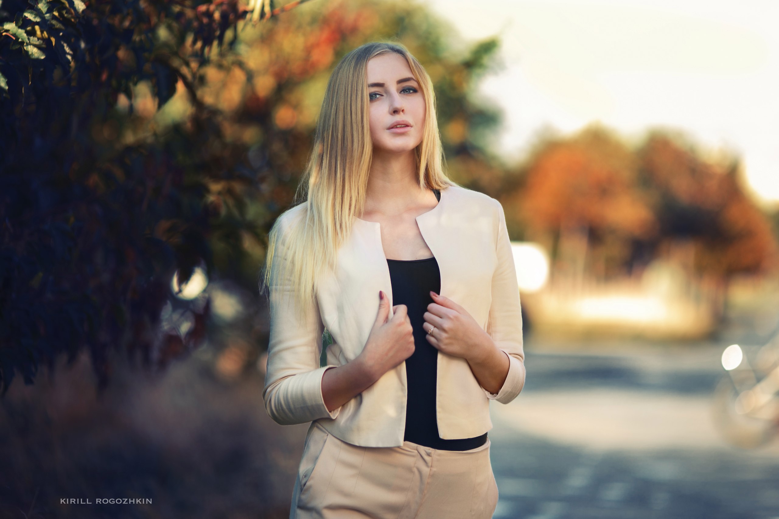 Woman in white jacket outdoors HD Wallpaper