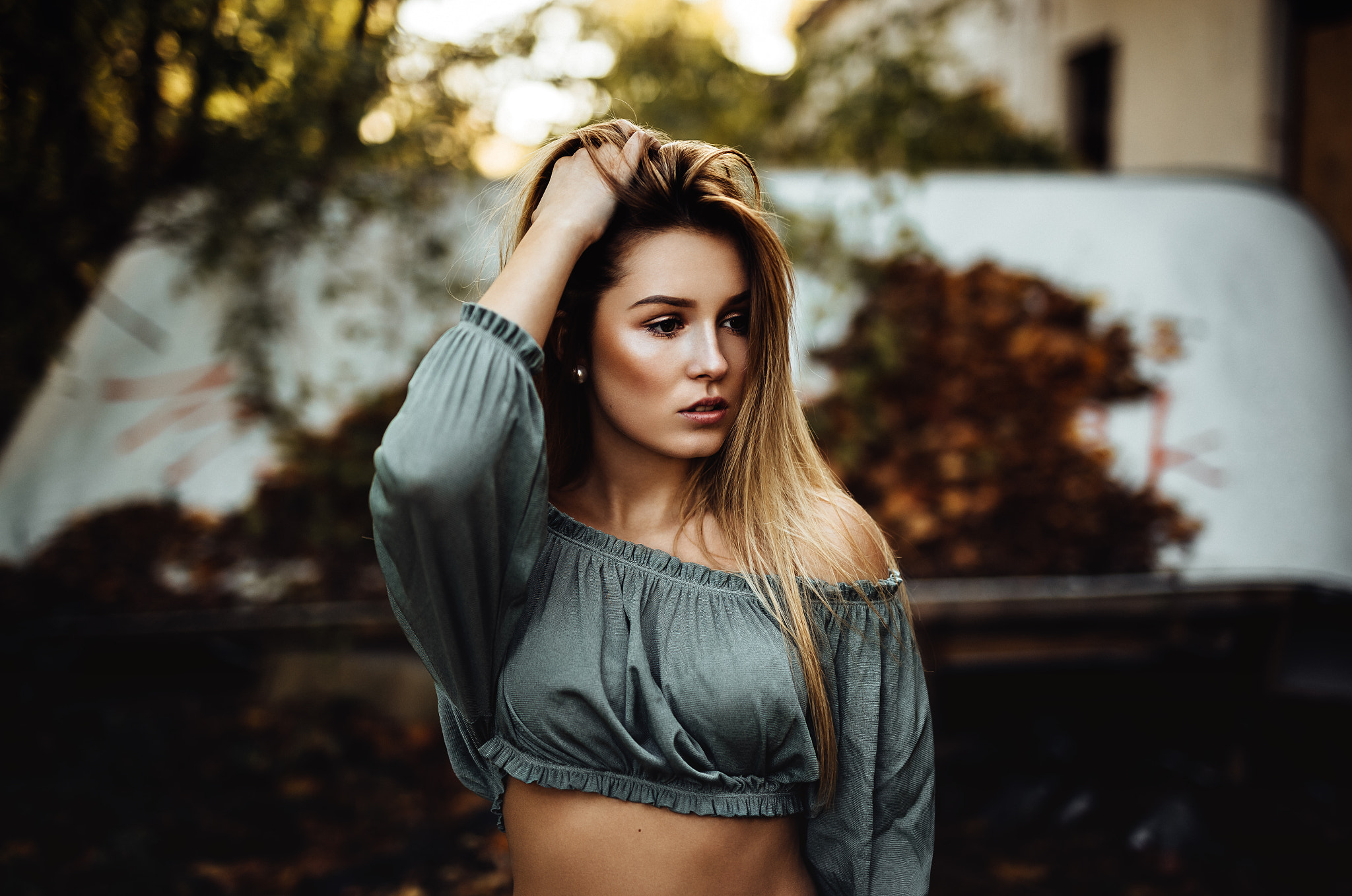 Woman with blonde hair outdoors HD Wallpaper