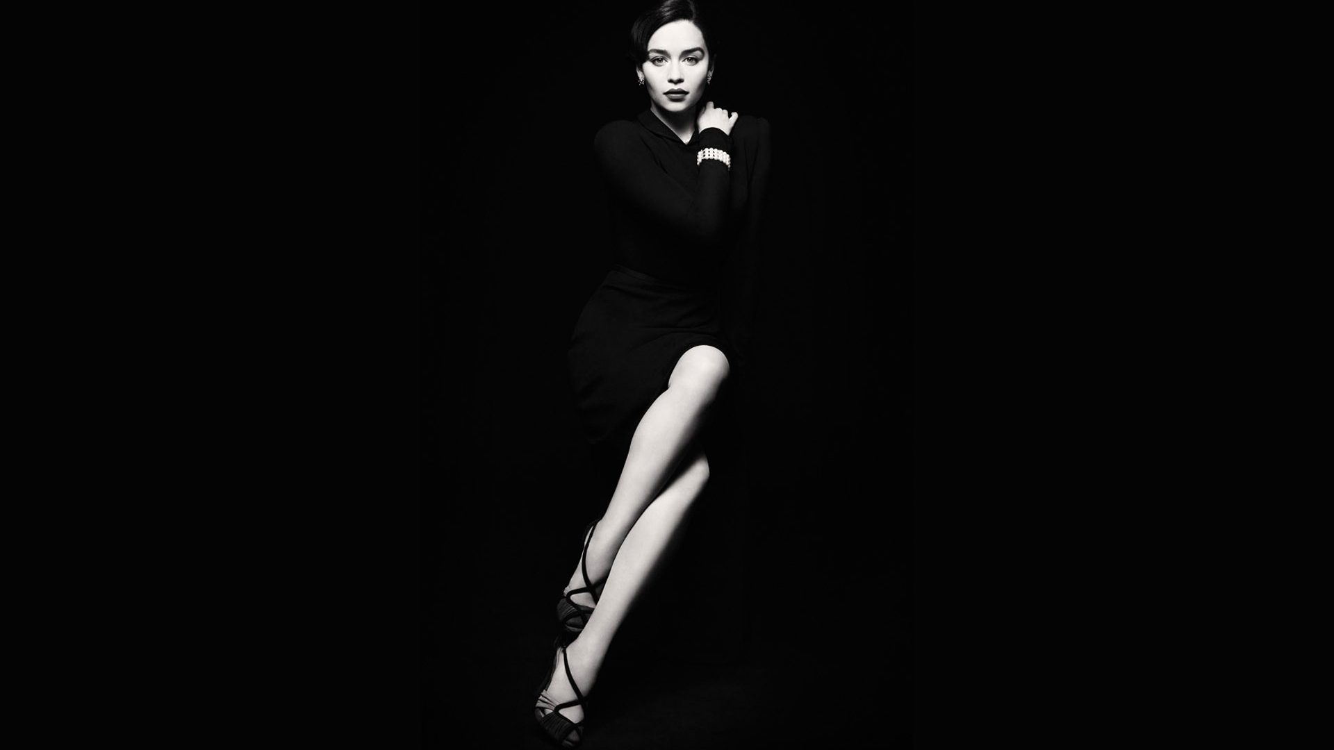 Emilia Clarke in Monochrome HD Wallpaper