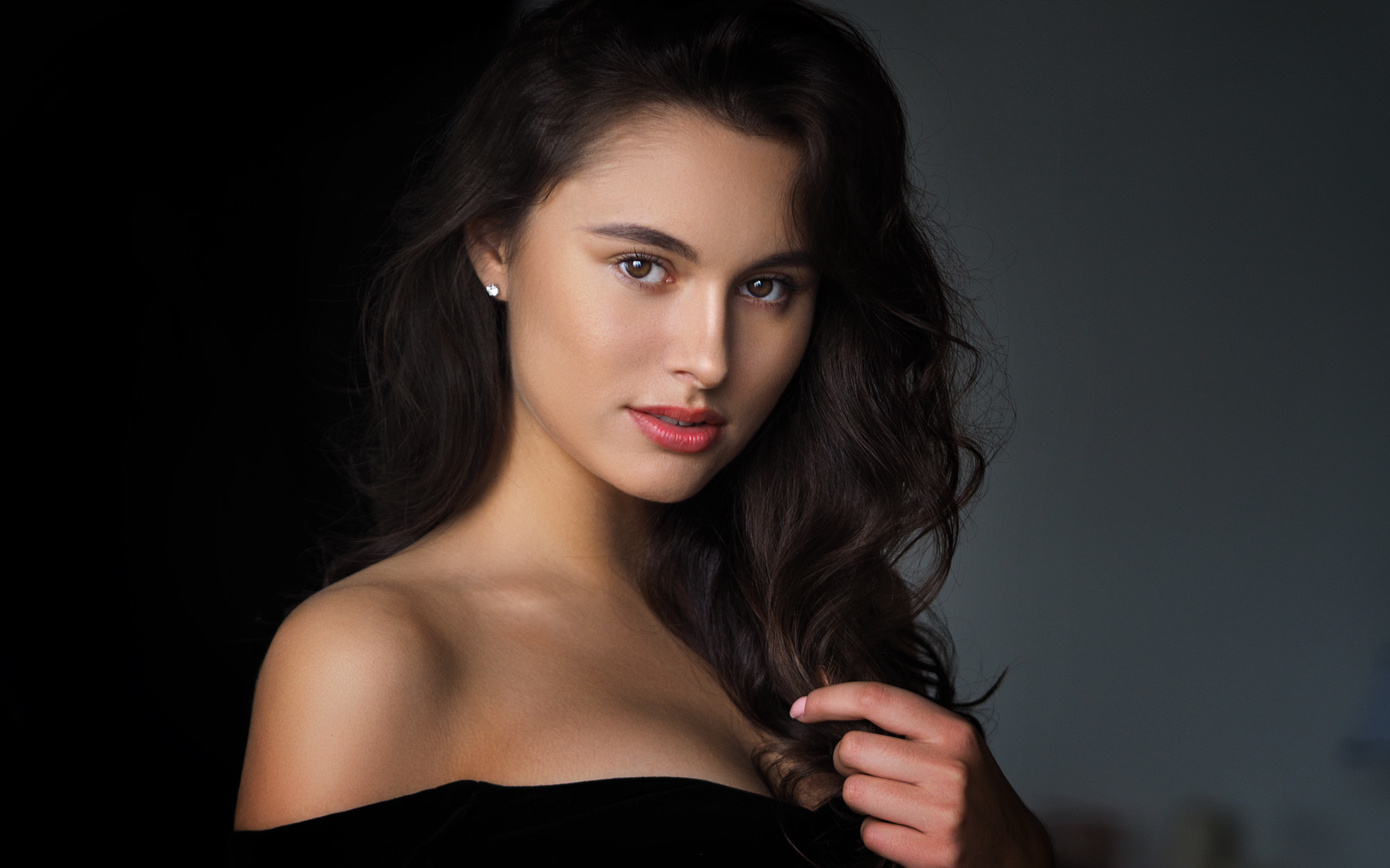 Portrait of a young woman with dark hair HD Wallpaper