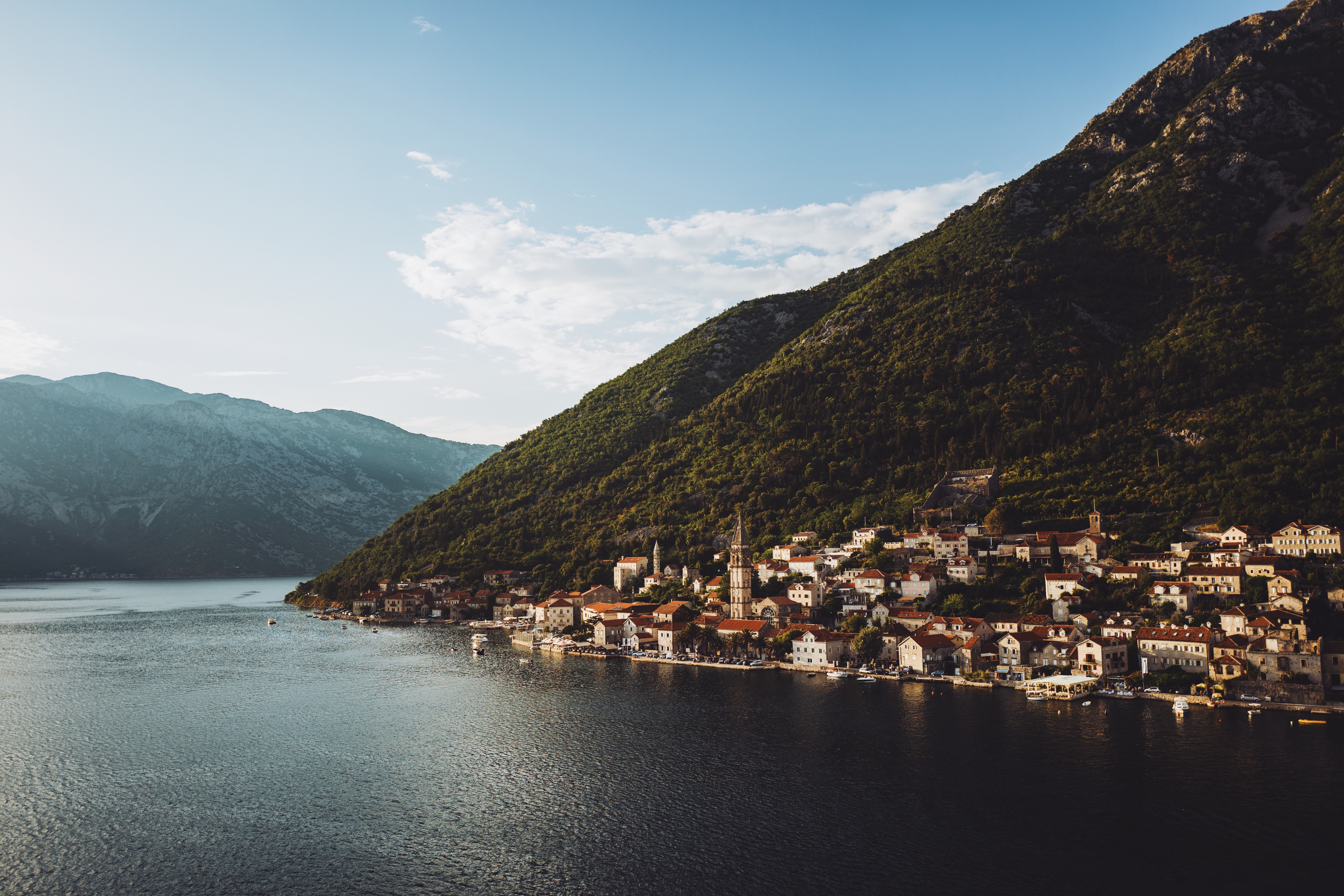 Town on a mountainside by the water HD Wallpaper