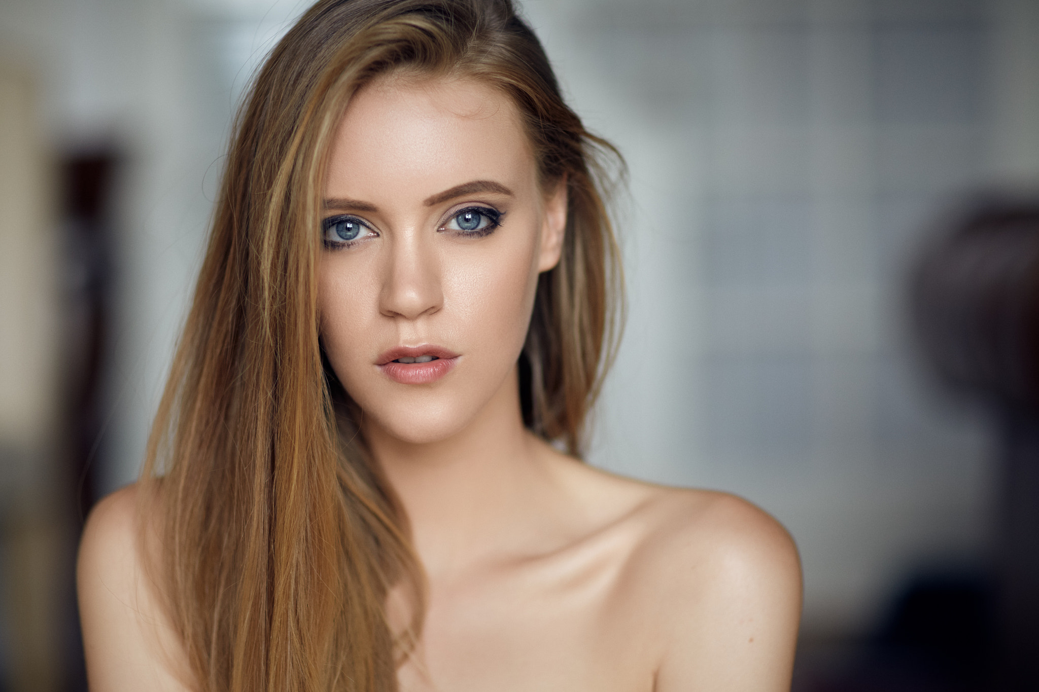 Woman with long blonde hair and blue eyes HD Wallpaper