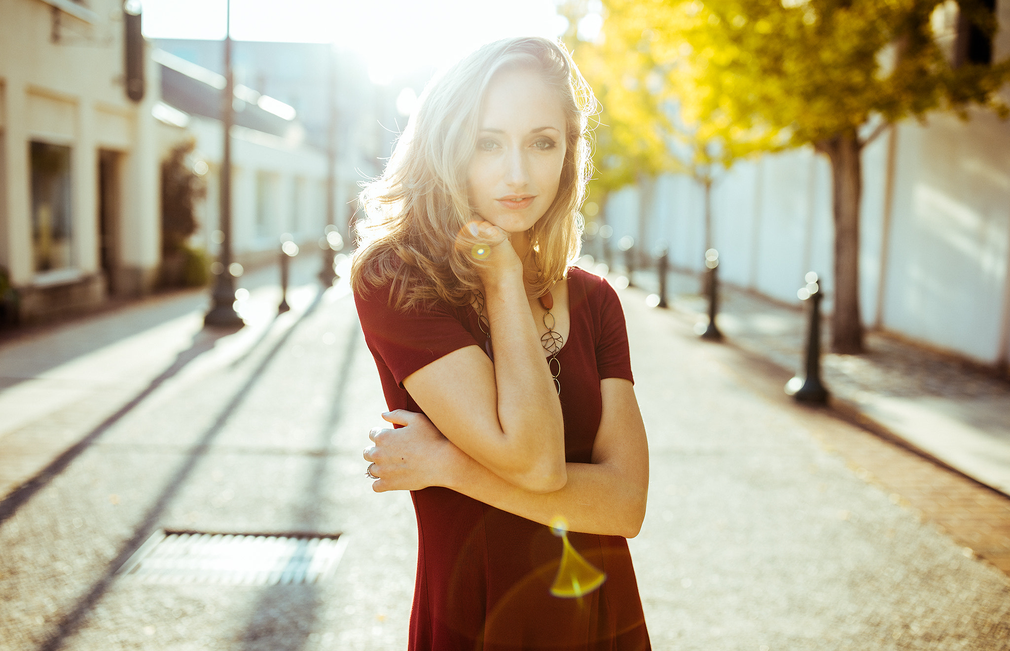 Woman with blonde hair in a street HD Wallpaper