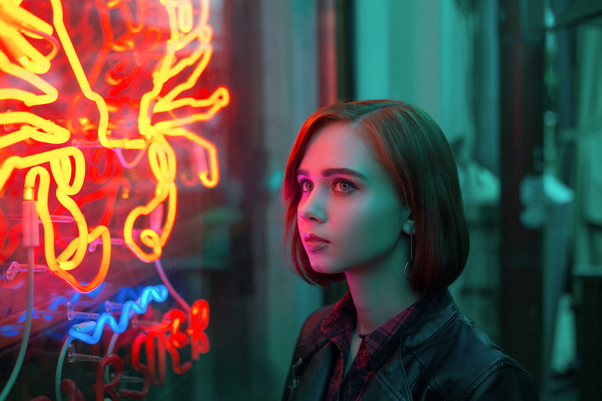Woman looking at neon lights HD Wallpaper