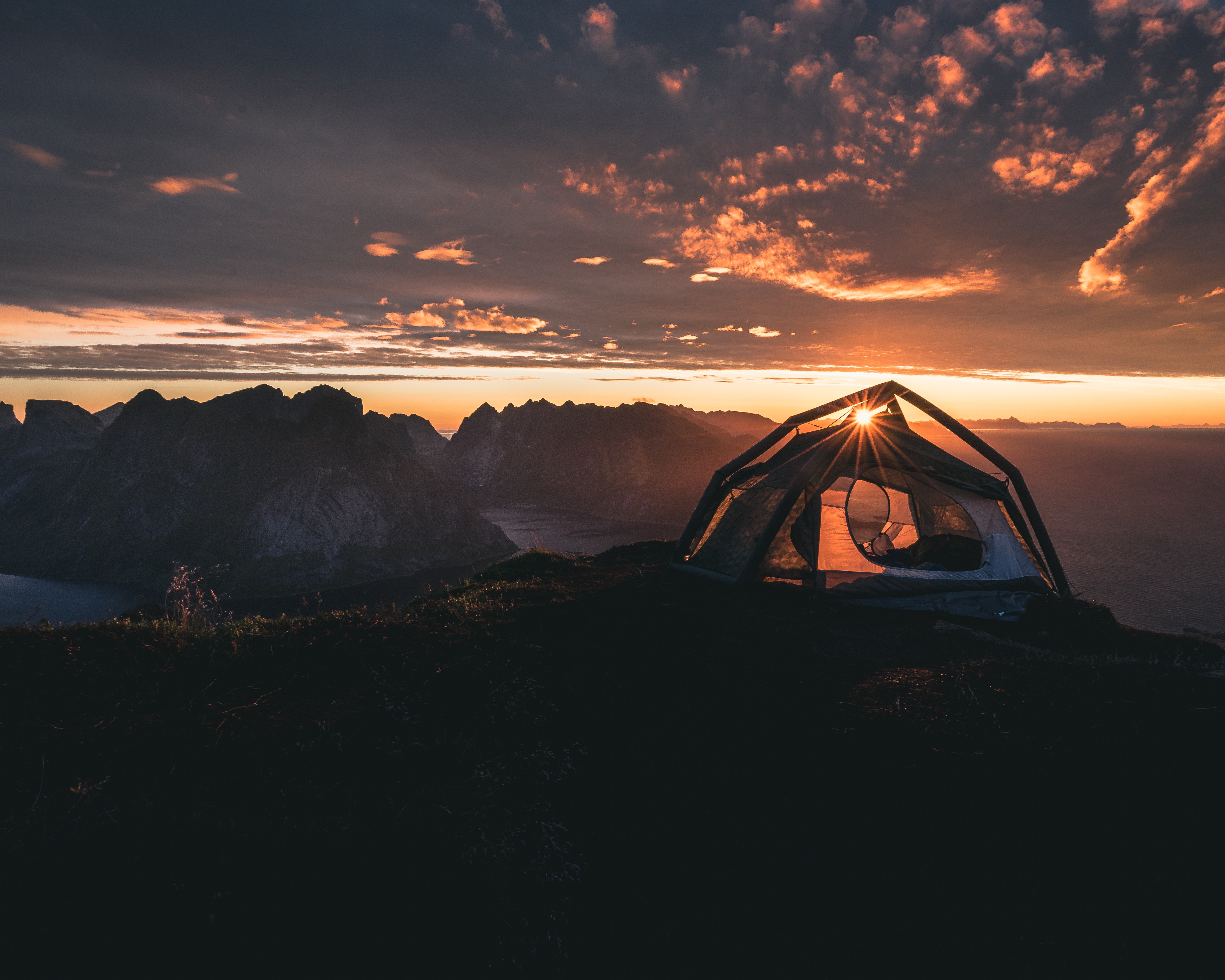 Tent on mountain peak at sunrise HD Wallpaper