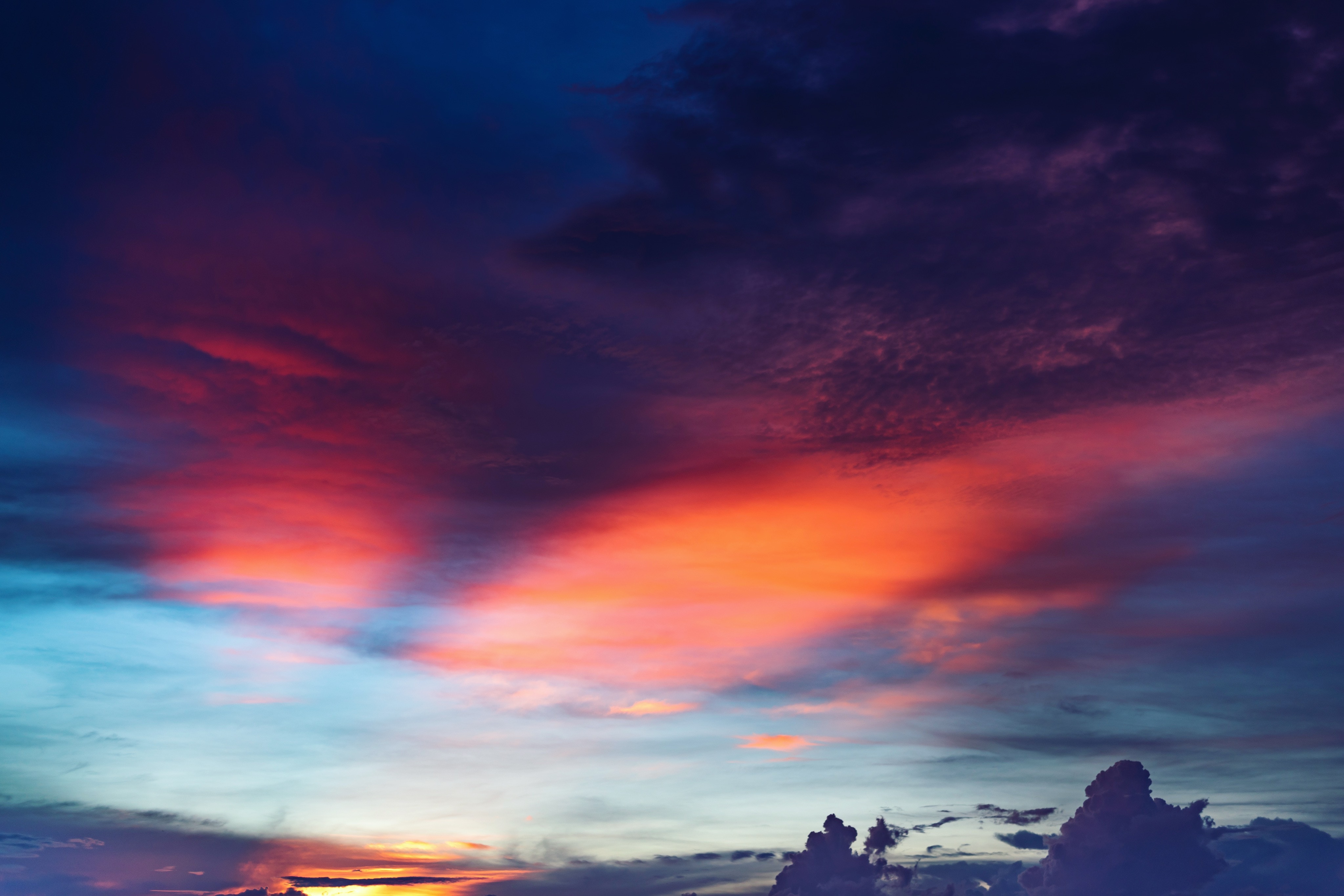 Dramatic sunset sky with vibrant clouds HD Wallpaper