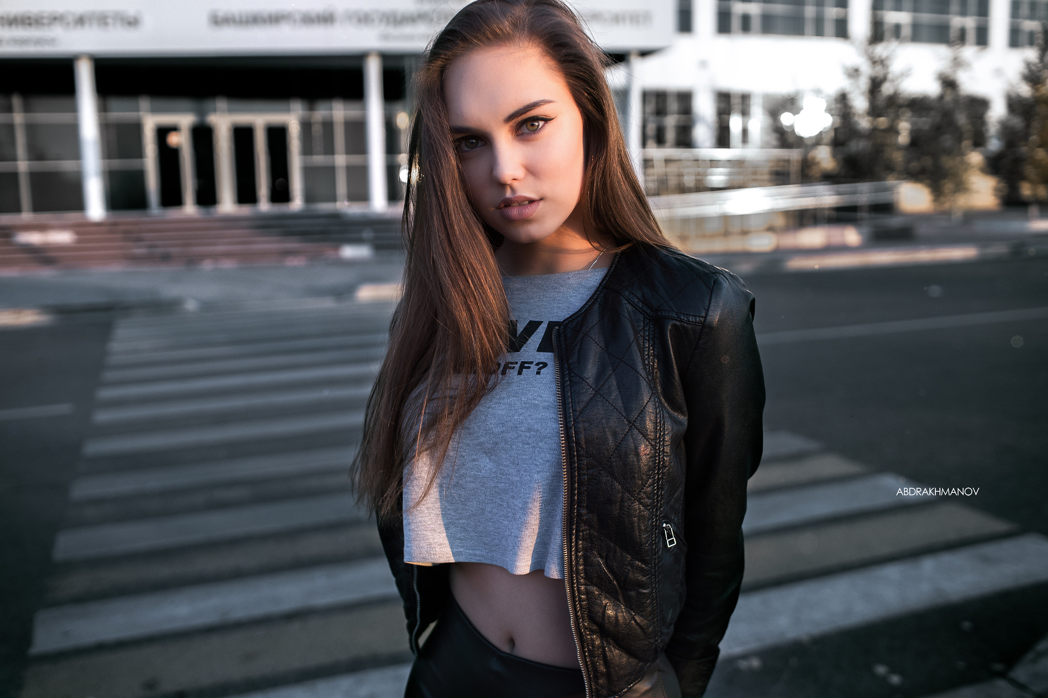 Woman in leather jacket and crop top HD Wallpaper