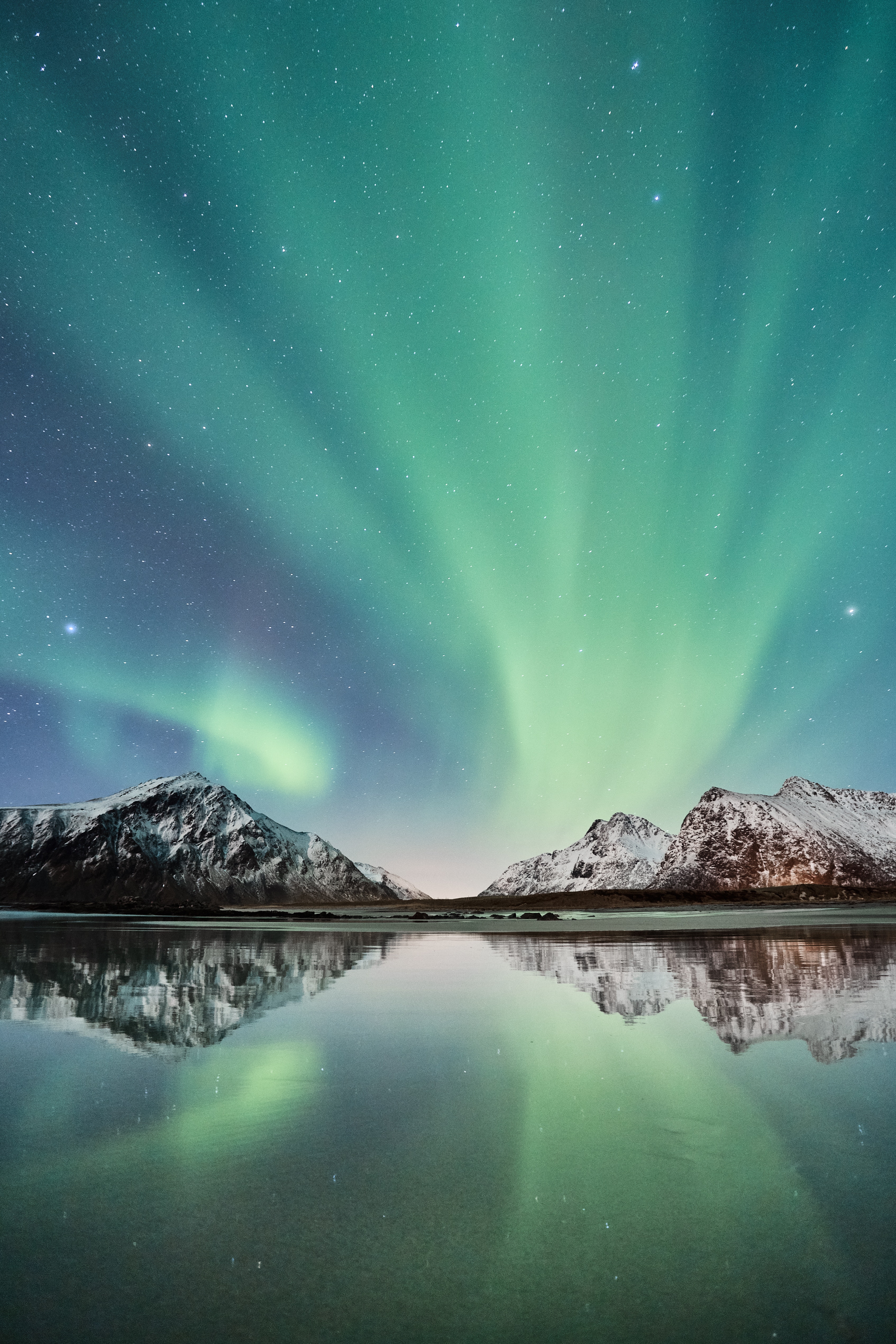 Aurora Borealis over snow-capped mountains and water HD Wallpaper