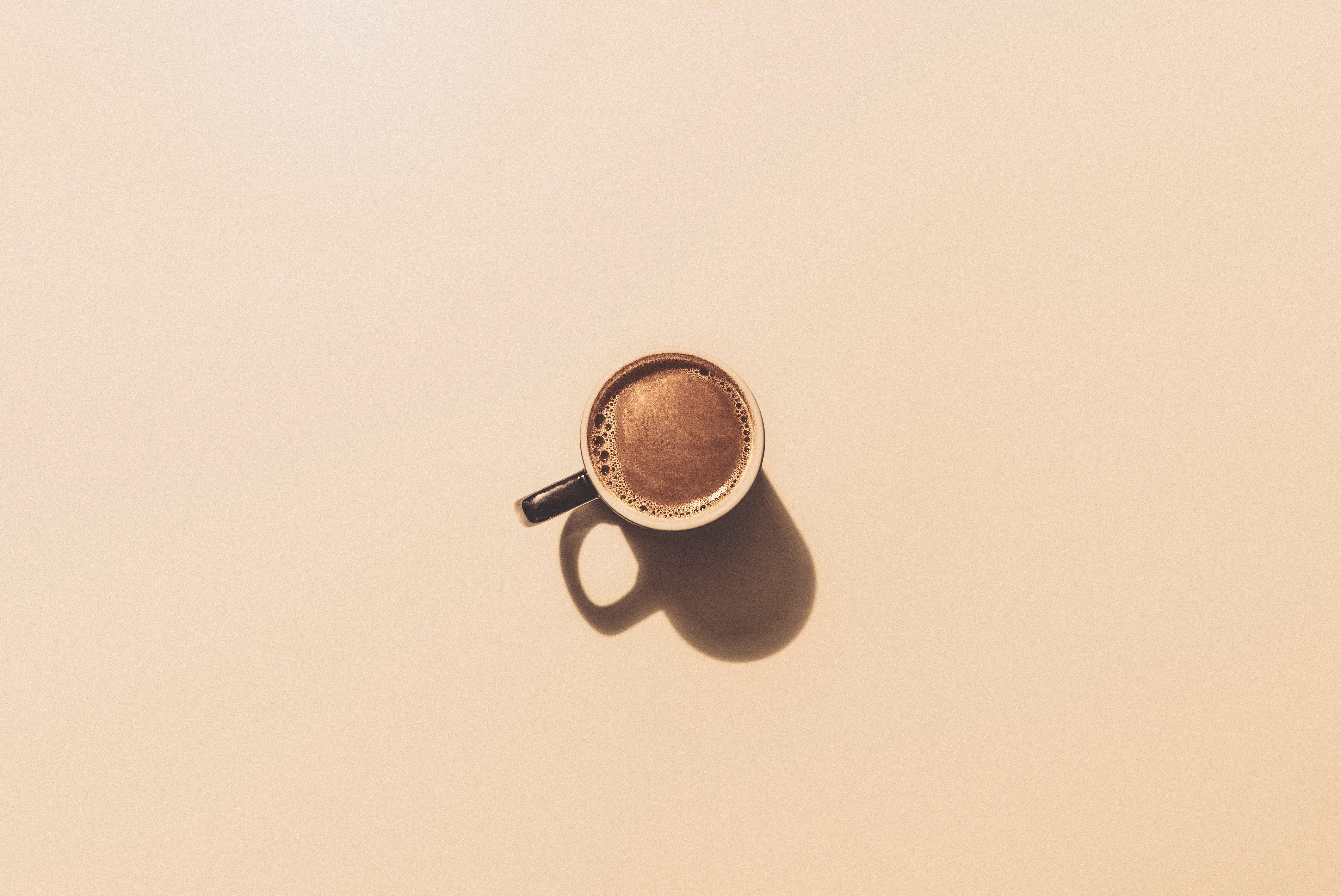 Cup of coffee with foam HD Wallpaper