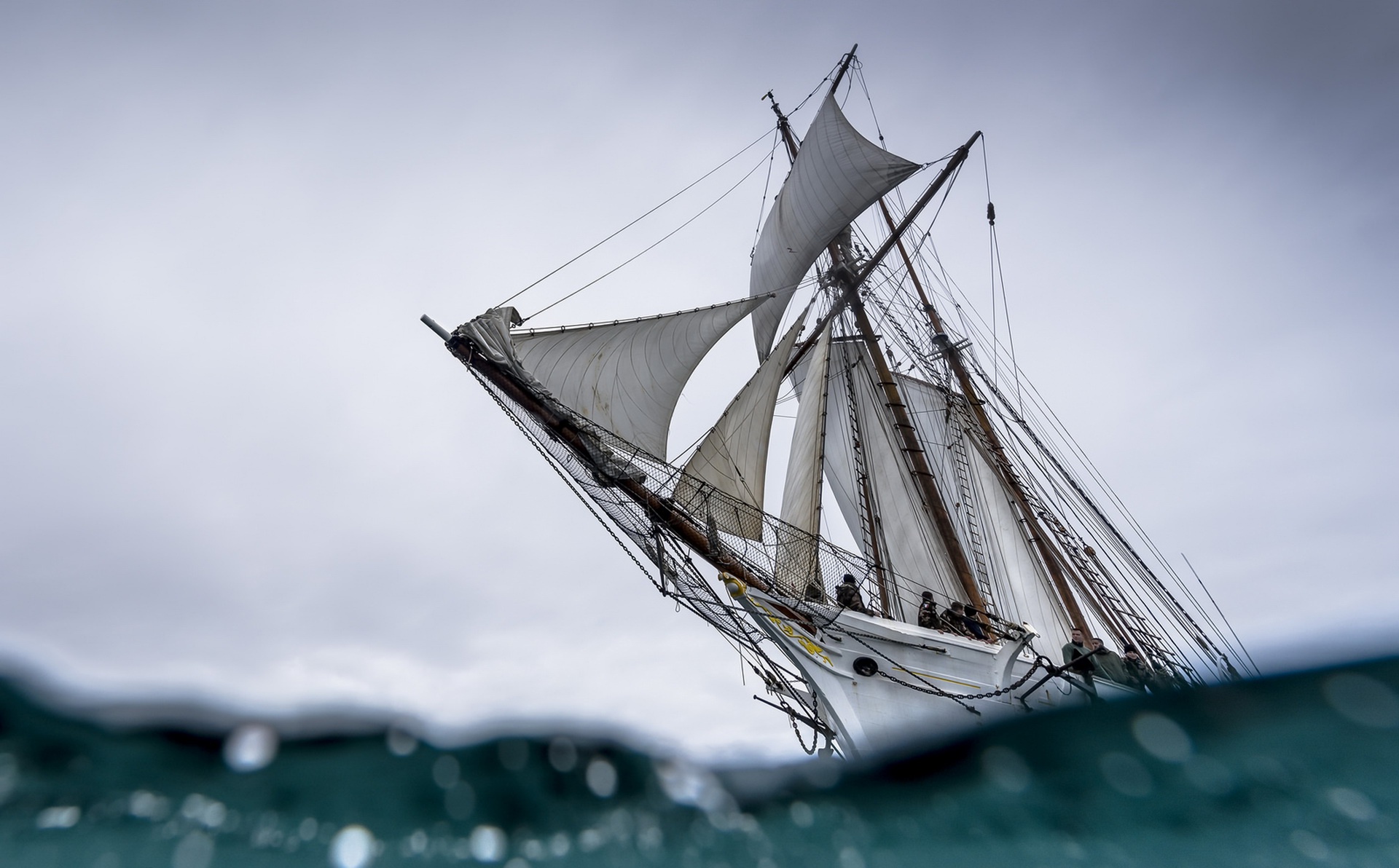 Sailing ship on the sea HD Wallpaper