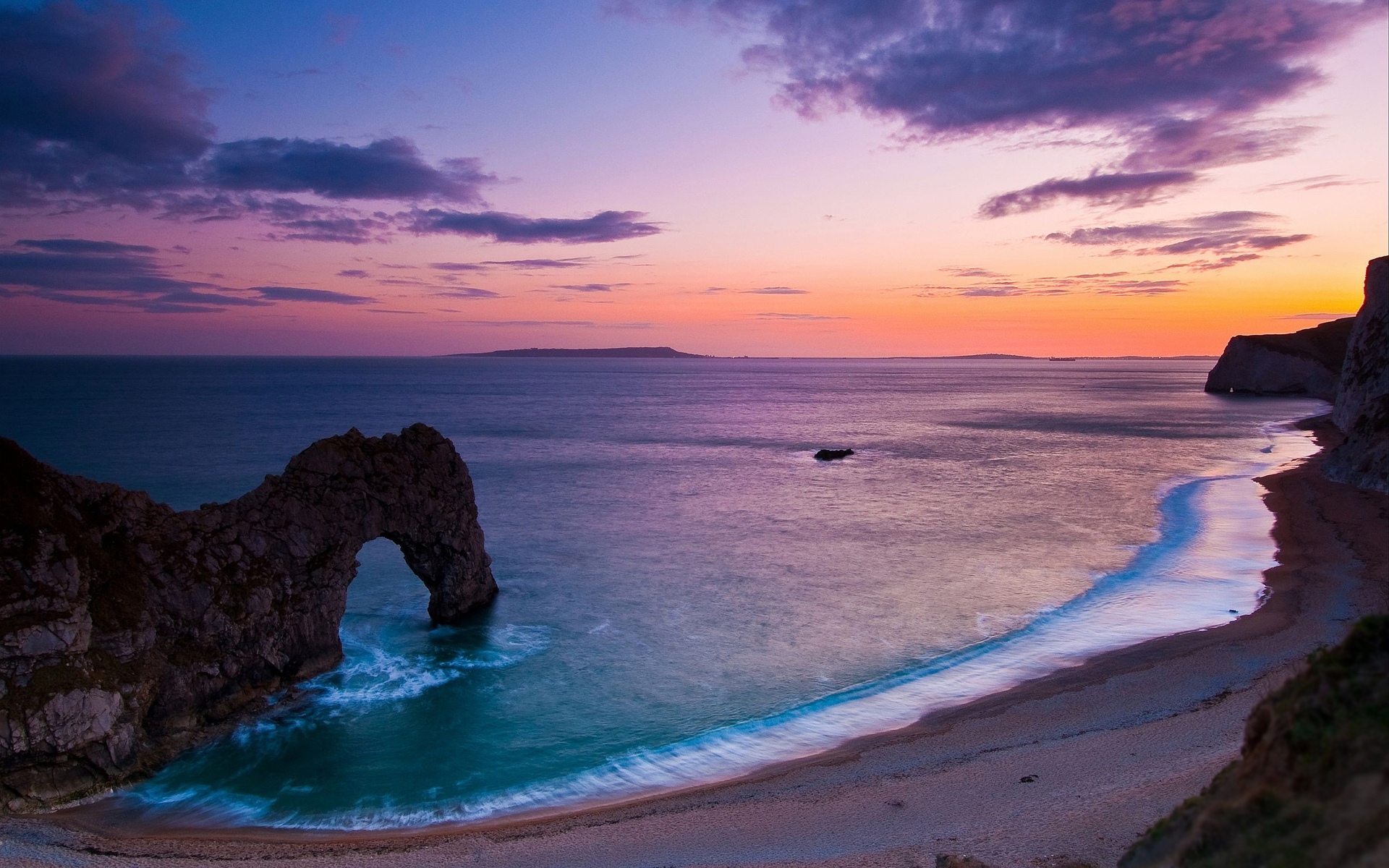 Durdle Door arch at sunset HD Wallpaper