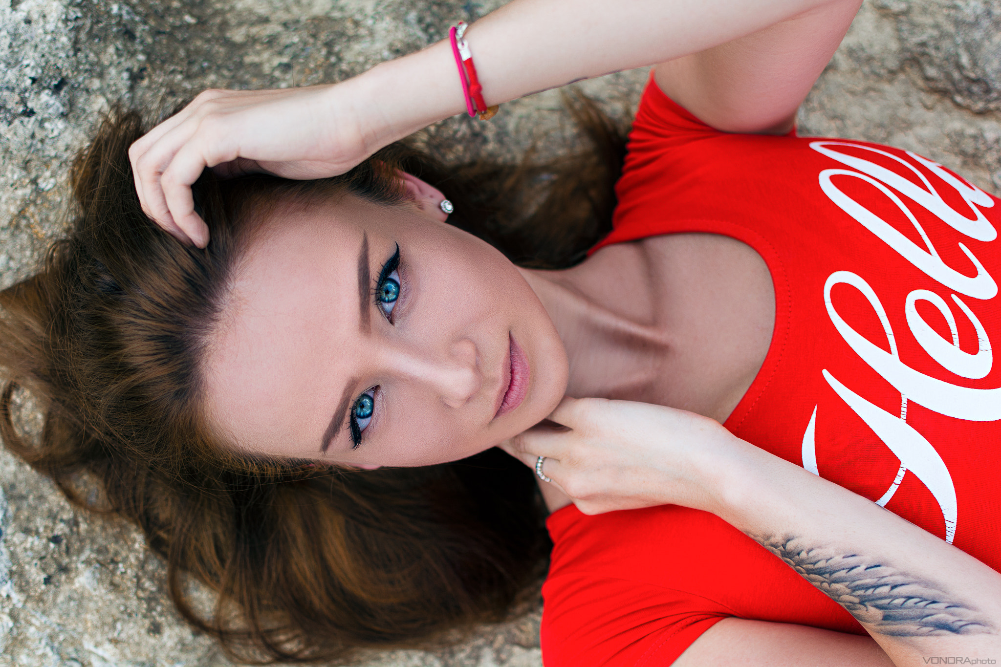 Woman with blue eyes wearing a red shirt HD Wallpaper