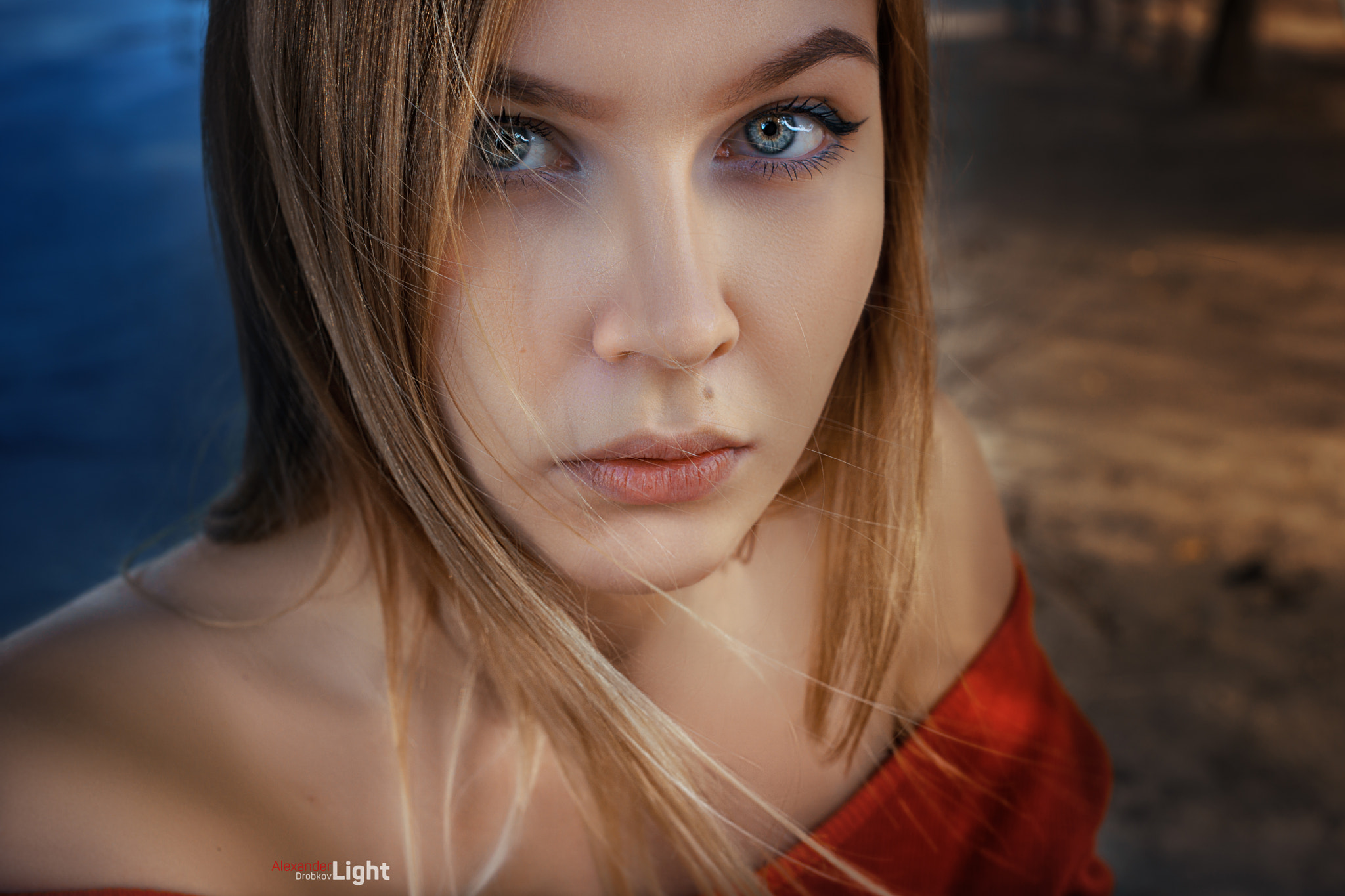 Woman with blonde hair and blue eyes in red top HD Wallpaper